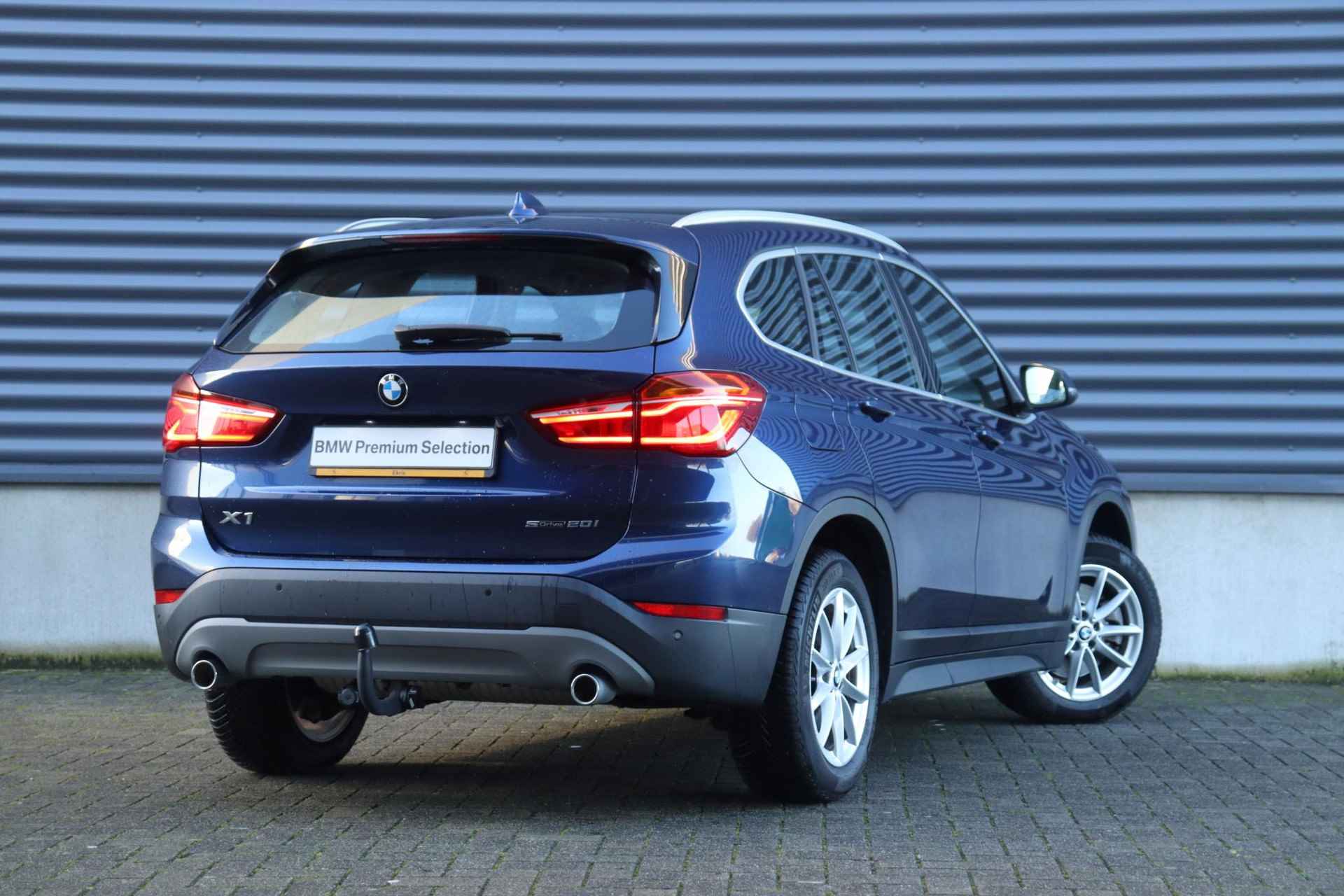 BMW X1 sDrive20i | High Executive | Sportstoelen | Head-Up | Trekhaak | Navi Plus | Hi-Fi | LED Koplampen | Elektr. Achterklep | 17'' LMV - 2/37