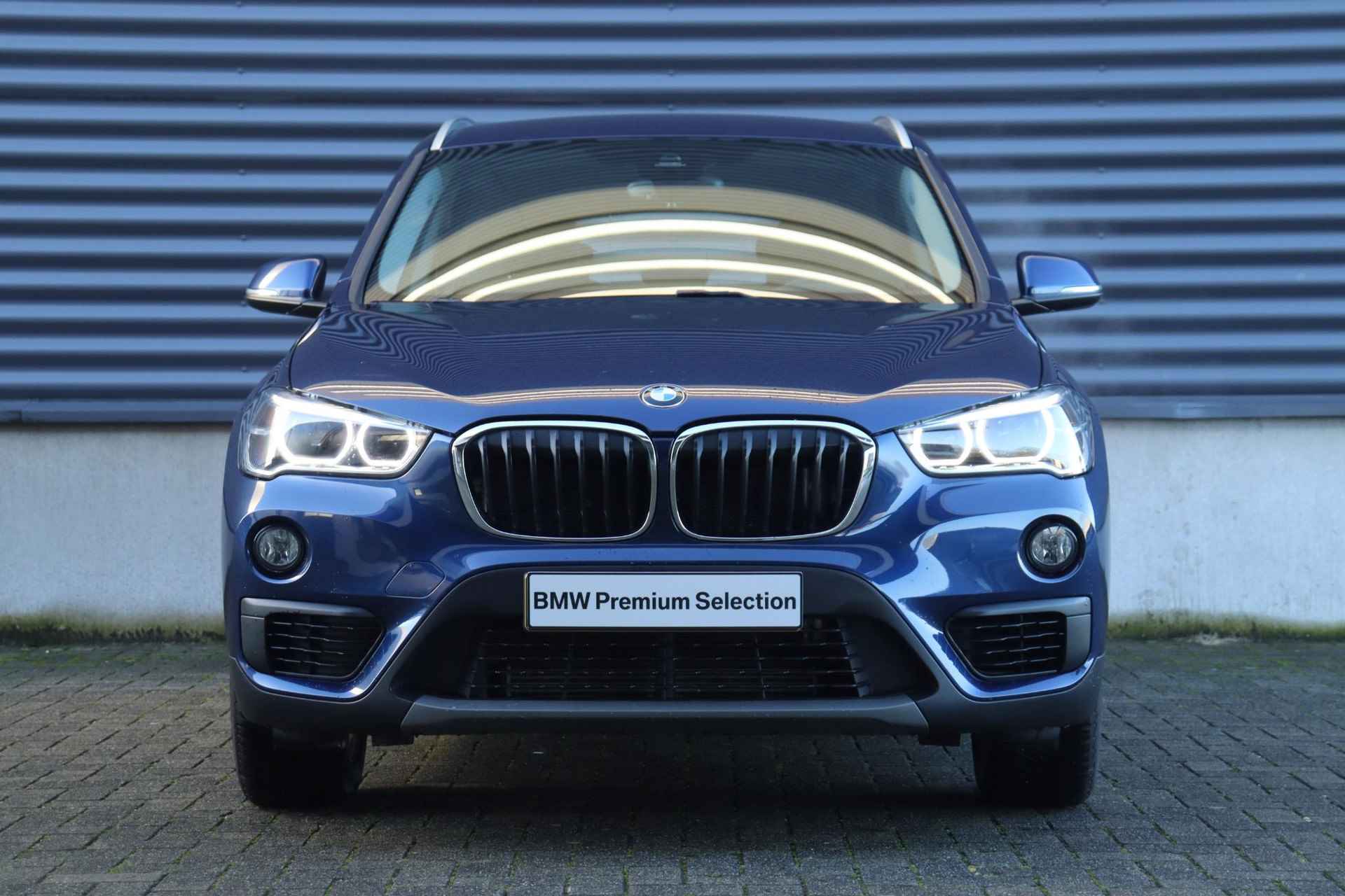 BMW X1 sDrive20i | High Executive | Sportstoelen | Head-Up | Trekhaak | Navi Plus | Hi-Fi | LED Koplampen | Elektr. Achterklep | 17'' LMV - 3/37