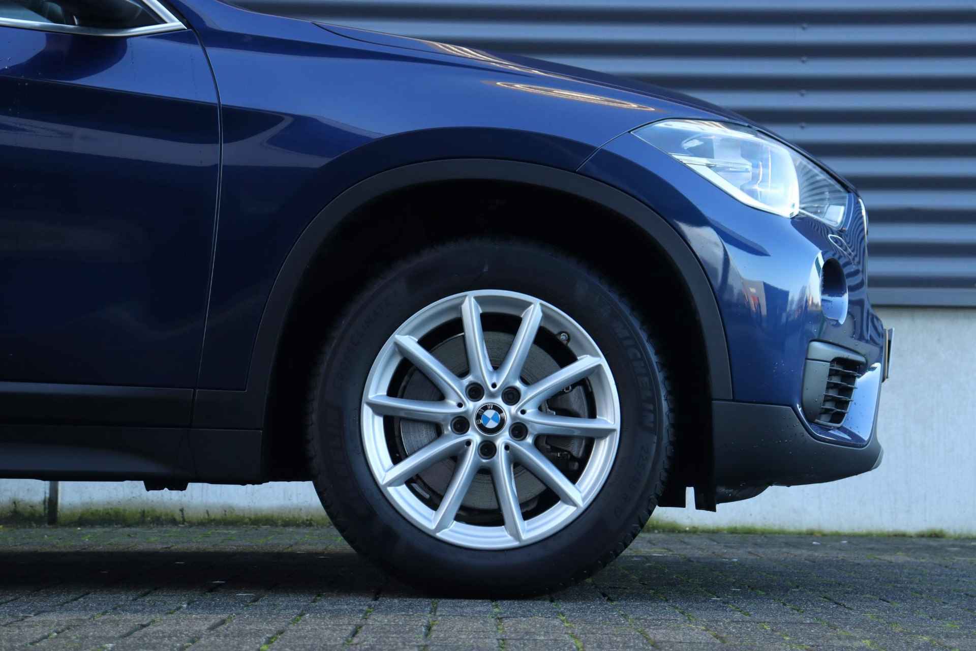 BMW X1 sDrive20i | High Executive | Sportstoelen | Head-Up | Trekhaak | Navi Plus | Hi-Fi | LED Koplampen | Elektr. Achterklep | 17'' LMV - 6/37