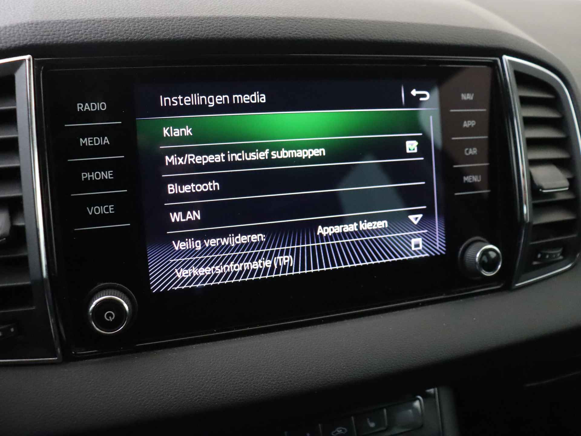 Škoda Karoq 1.0 TSI Style 116 pk Automaat | Navigatie | Climate Control - 18/34