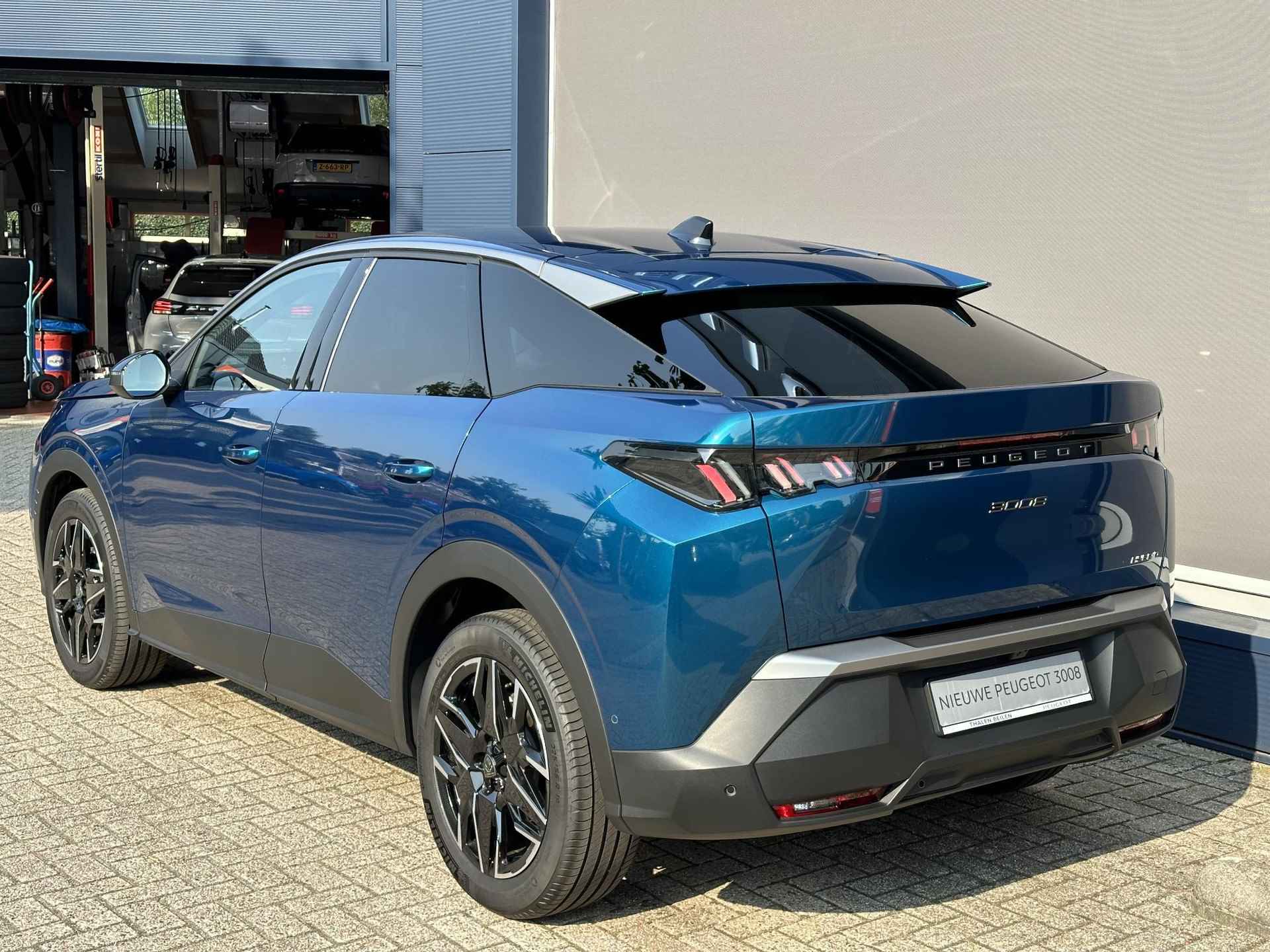 Peugeot 3008 1.2 Hybrid 136 Allure | Nieuwste Model 3008 | Automaat | Panorama Navigatie |  AGR Stoel | Stoelverwarming | Keyless Entry | Climate Control | LED Verlichting | 19 Inch Lichtmetalen Velgen | Cruise Control | Camera | Parkeersensoren | - 4/55