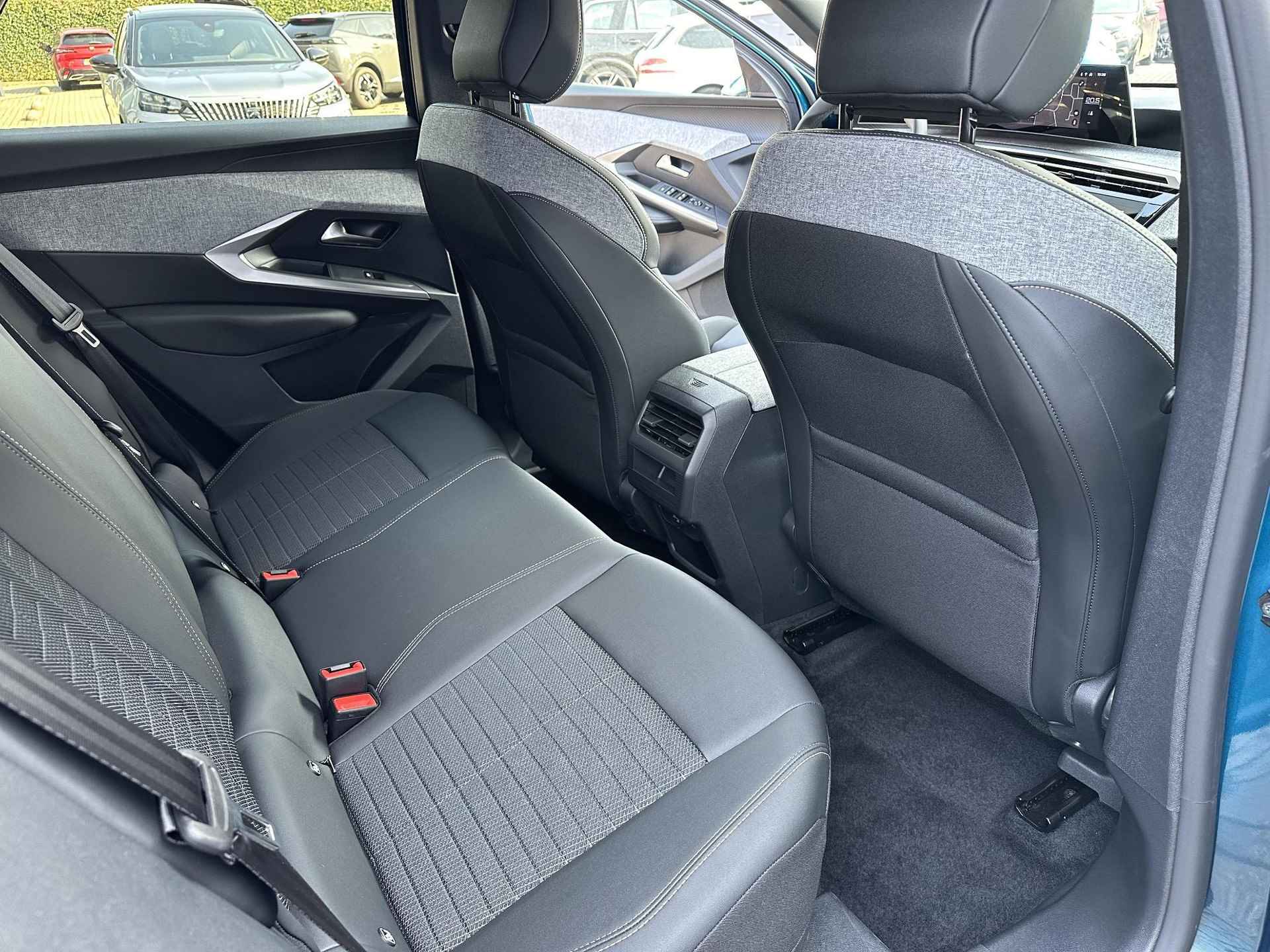 Peugeot 3008 1.2 Hybrid 136 Allure | Nieuwste Model 3008 | Automaat | Panorama Navigatie |  AGR Stoel | Stoelverwarming | Keyless Entry | Climate Control | LED Verlichting | 19 Inch Lichtmetalen Velgen | Cruise Control | Camera | Parkeersensoren | - 35/55