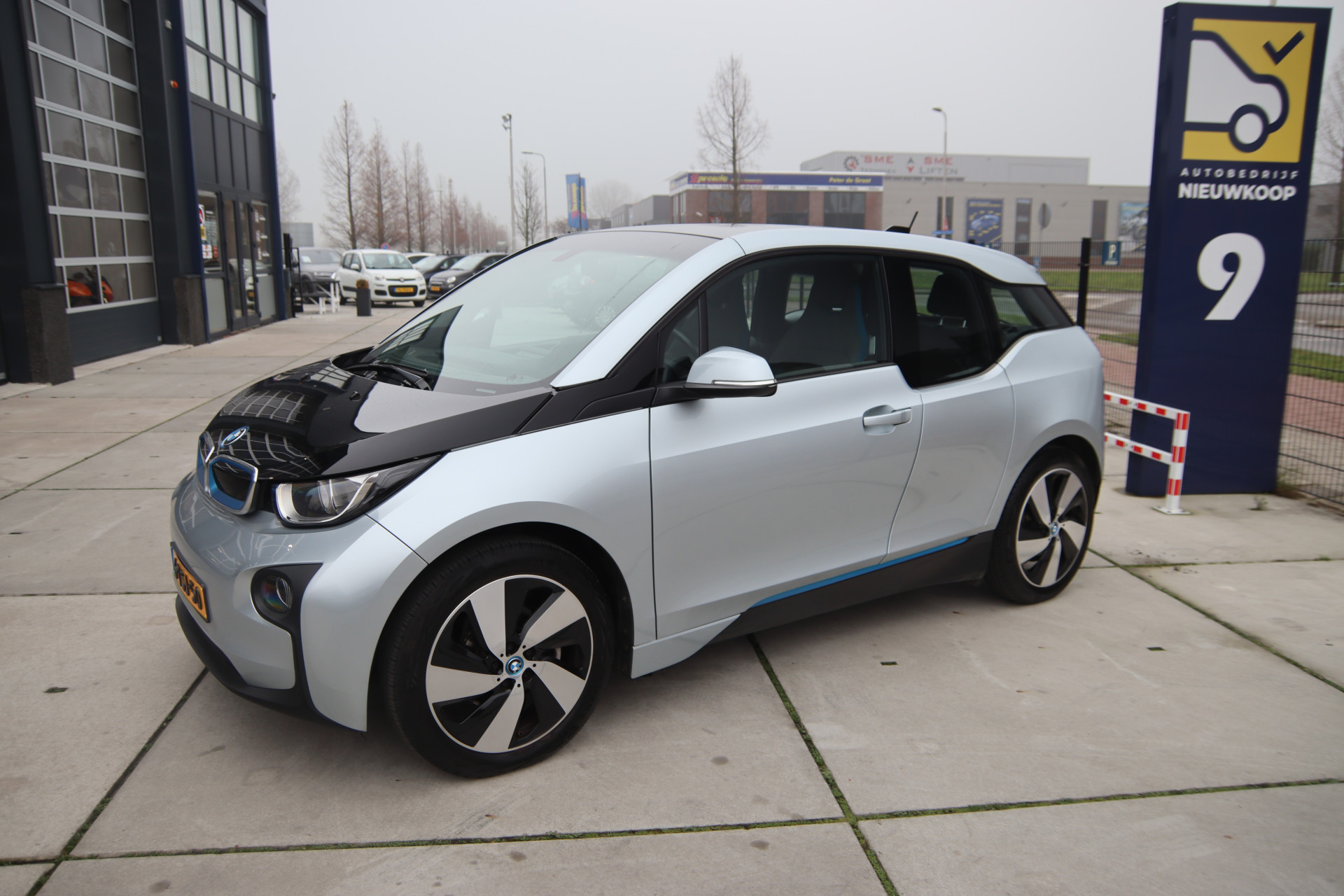 BMW i3 Comfort 22 kWh 170Pk Airco, NL auto, dealer onderhouden Lente aanbieding bij viaBOVAG.nl
