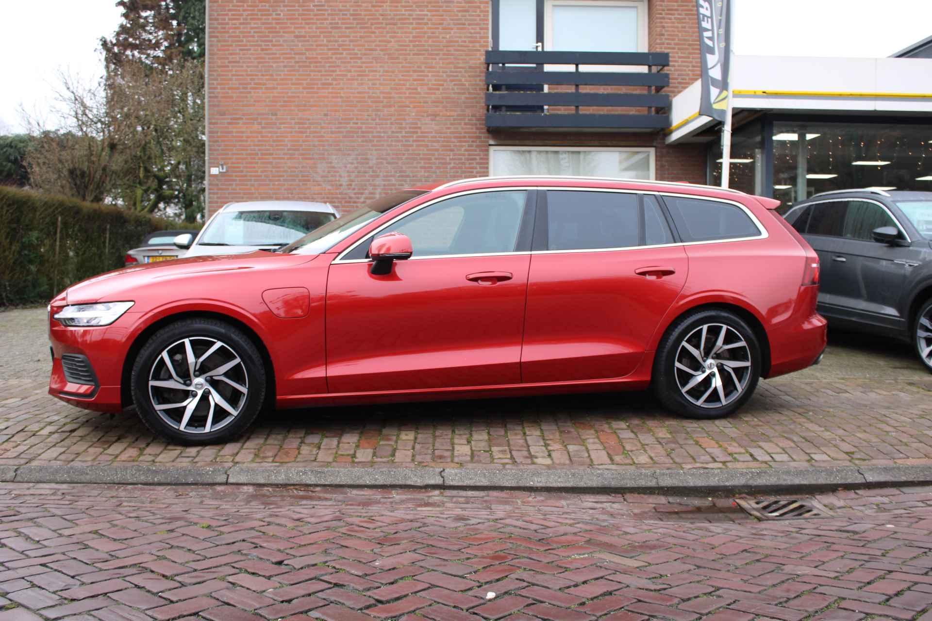 Volvo V60 T6 Twin Engine 340PK AWD Momentum Pro + 18"/ Navi / Clima/ Full-LED/ Trekhaak/ NL auto - 5/49