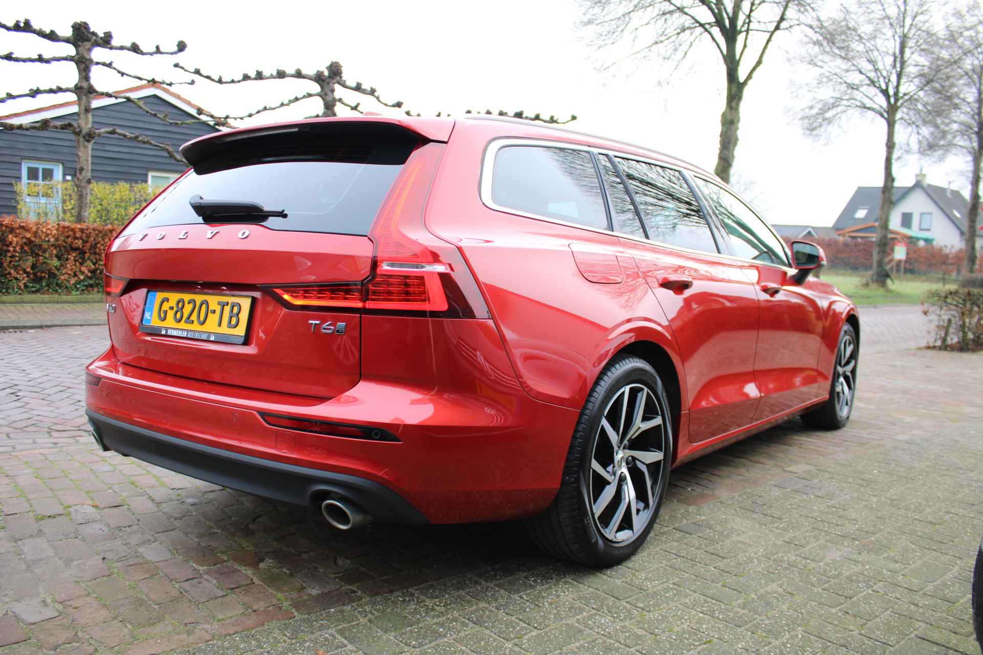 Volvo V60 T6 Twin Engine 340PK AWD Momentum Pro + 18"/ Navi / Clima/ Full-LED/ Trekhaak/ NL auto - 9/49