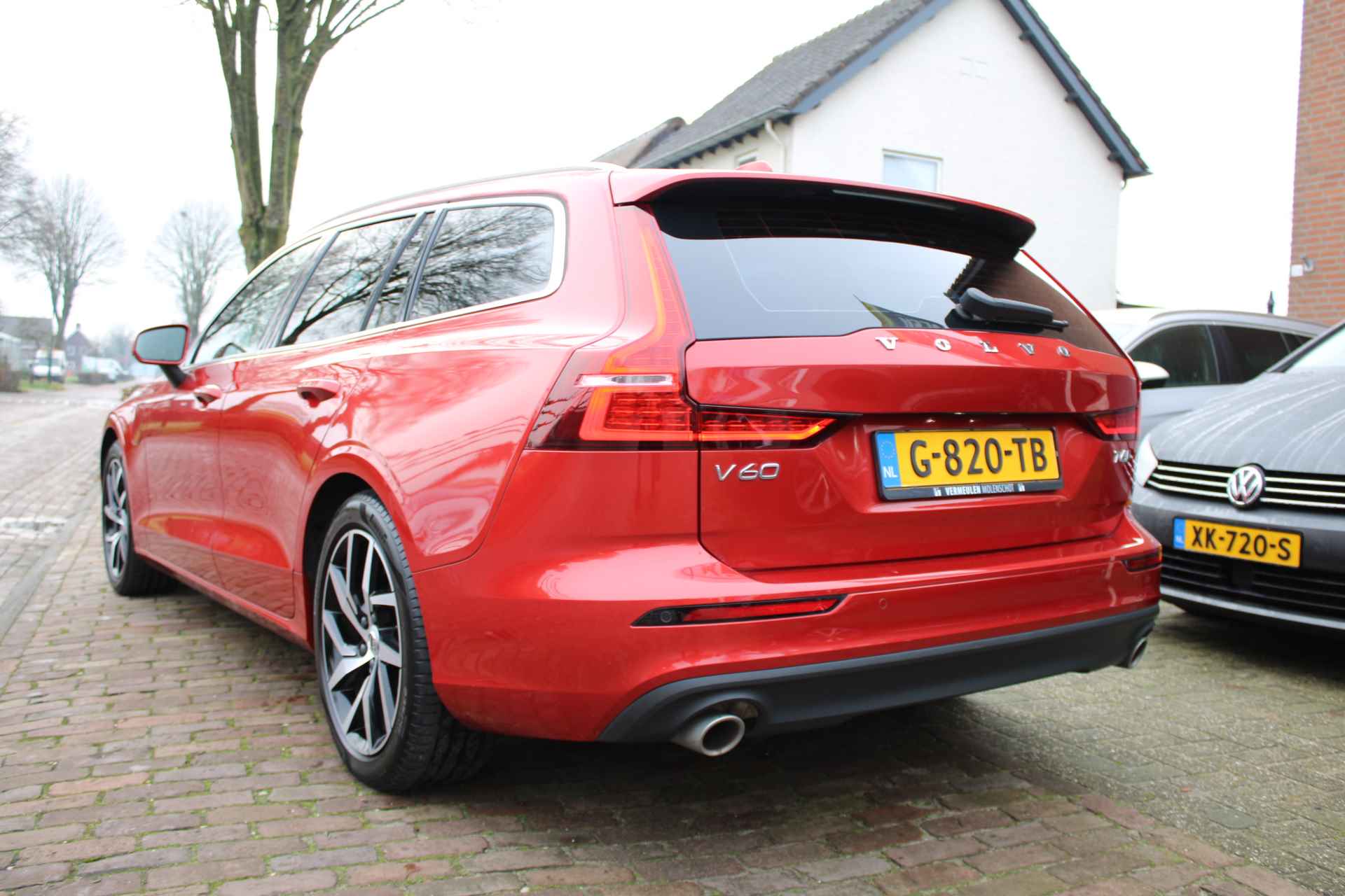 Volvo V60 T6 Twin Engine 340PK AWD Momentum Pro + 18"/ Navi / Clima/ Full-LED/ Trekhaak/ NL auto - 10/49