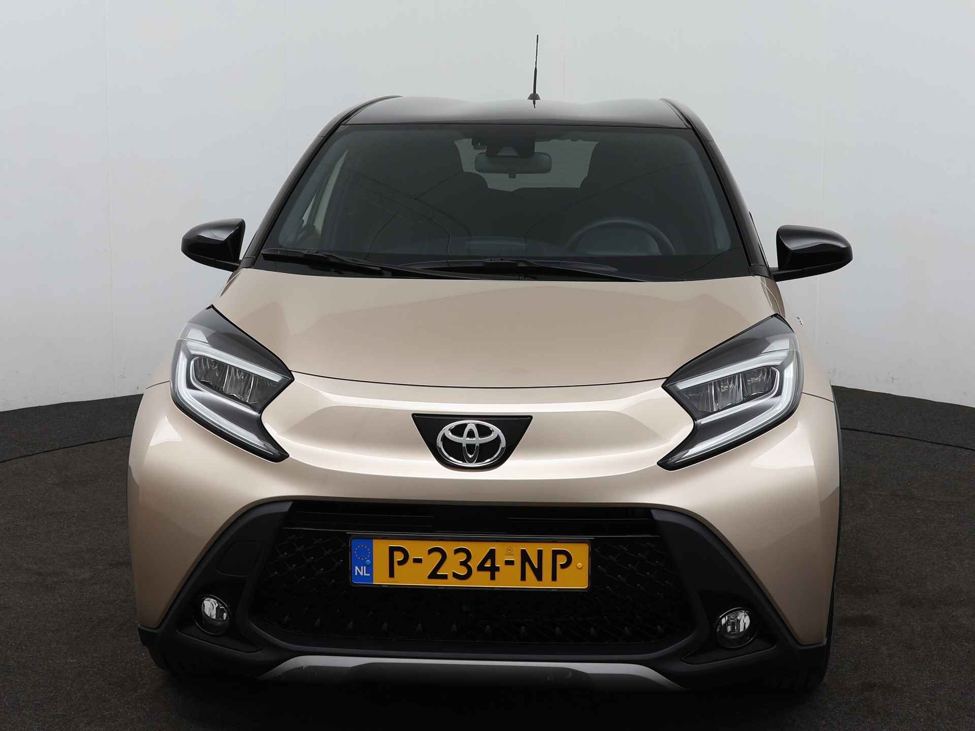 Toyota Aygo X 1.0 VVT-i S-CVT Envy | JBL | Navigatie | Camera | Climate Control | LM velgen | Cruise Control Adaptief | Half leder | - 33/40