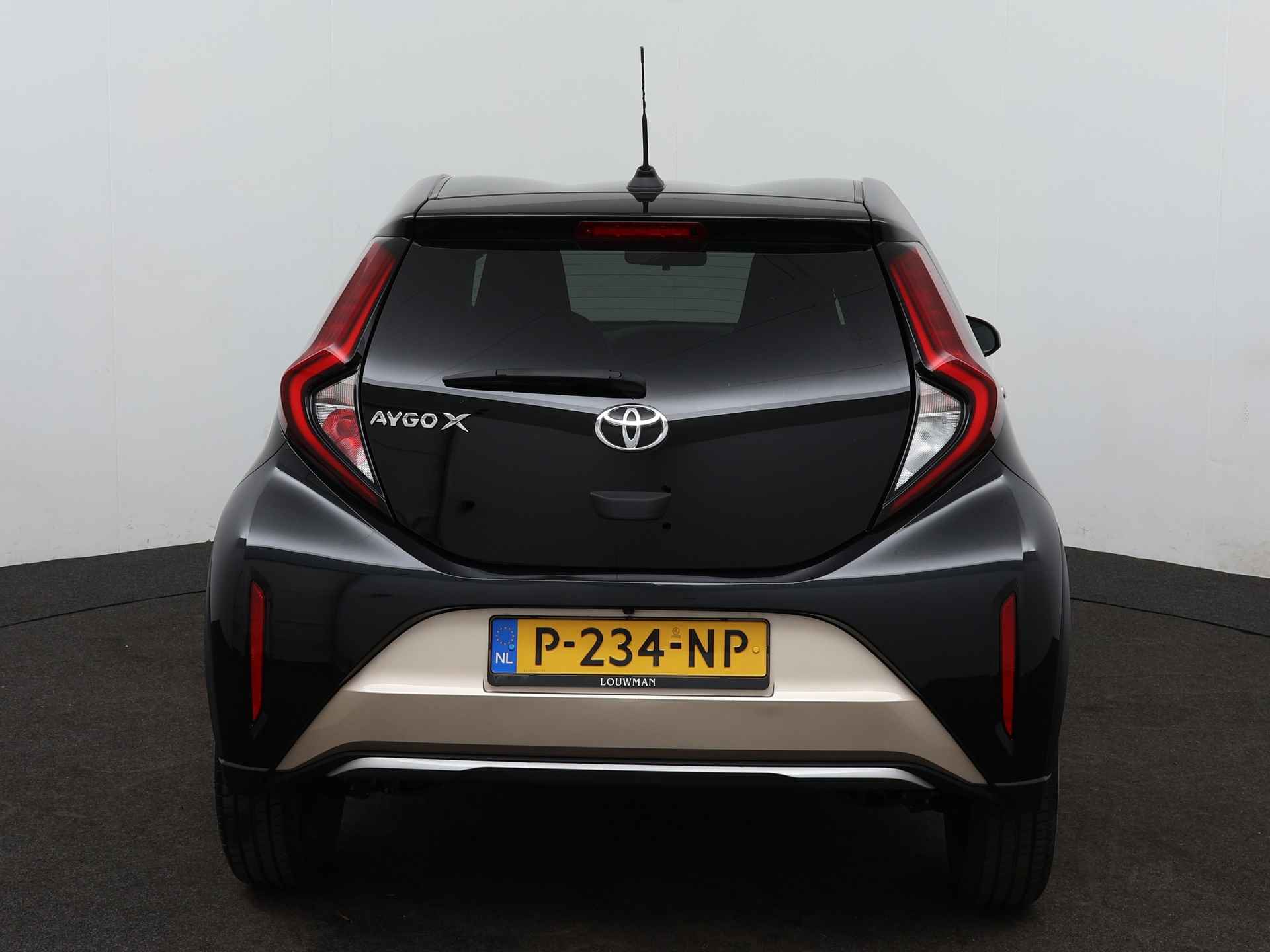 Toyota Aygo X 1.0 VVT-i S-CVT Envy | JBL | Navigatie | Camera | Climate Control | LM velgen | Cruise Control Adaptief | Half leder | - 34/40