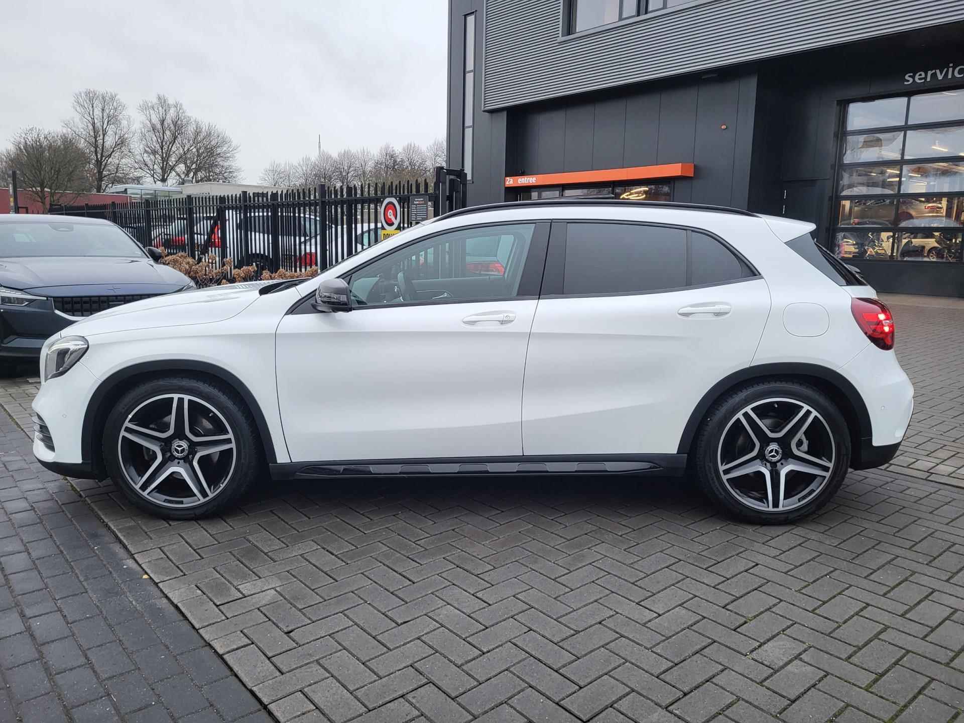 Mercedes-Benz GLA-klasse 220 Premium | Met panoramadak, elektrische achterklep, cruise, camera en dodehoeksensoren! - 4/36