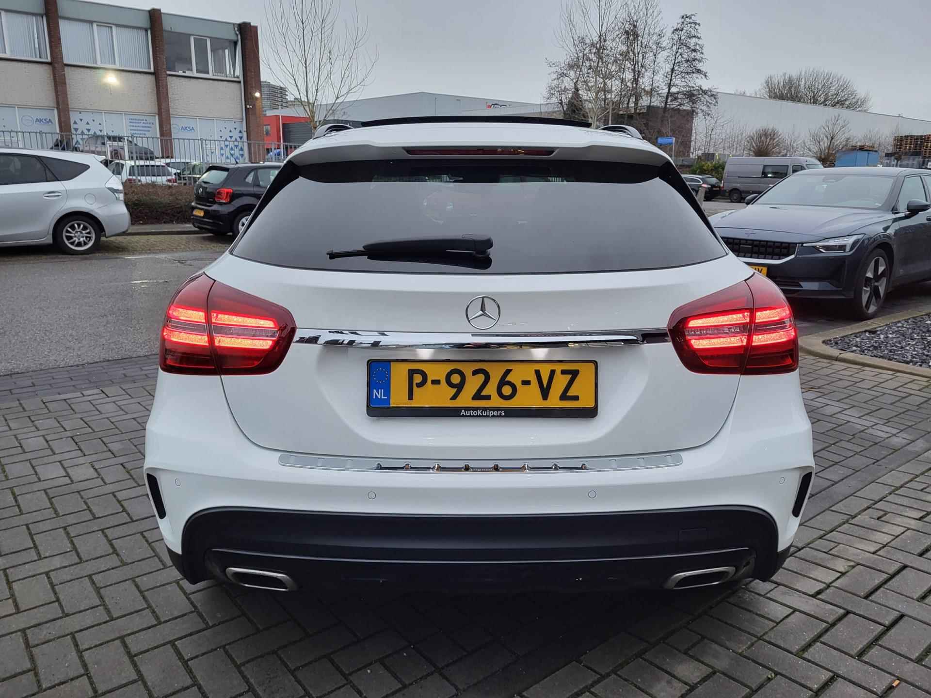 Mercedes-Benz GLA-klasse 220 Premium | Met panoramadak, elektrische achterklep, cruise, camera en dodehoeksensoren! - 6/36