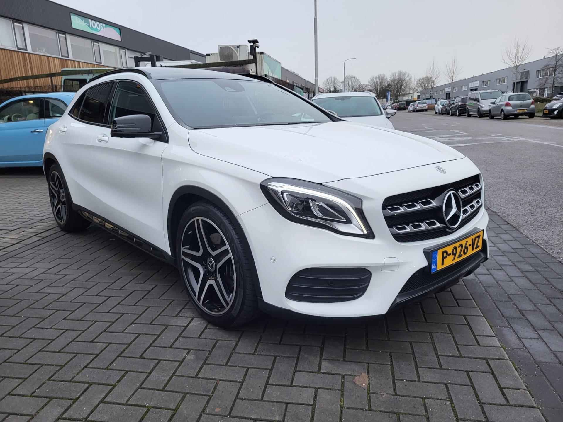 Mercedes-Benz GLA-klasse 220 Premium | Met panoramadak, elektrische achterklep, cruise, camera en dodehoeksensoren! - 12/36