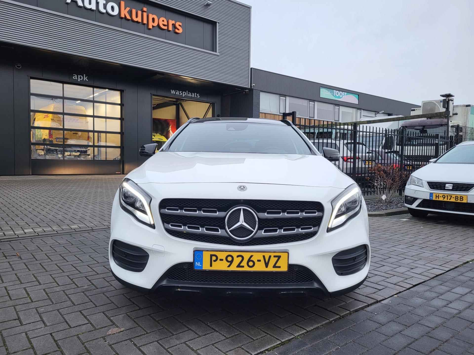 Mercedes-Benz GLA-klasse 220 Premium | Met panoramadak, elektrische achterklep, cruise, camera en dodehoeksensoren! - 13/36