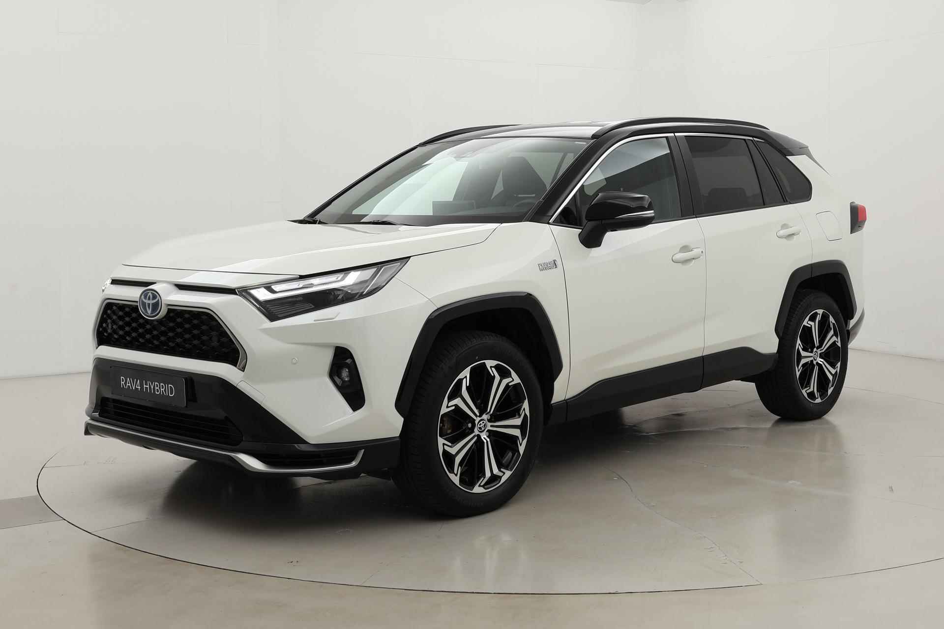 Toyota RAV4 2.5 Plug-in Hybrid AWD Bi-Tone Plus | Trekhaak | Navigatie | Leder | 19 inch | Dodehoek detectie