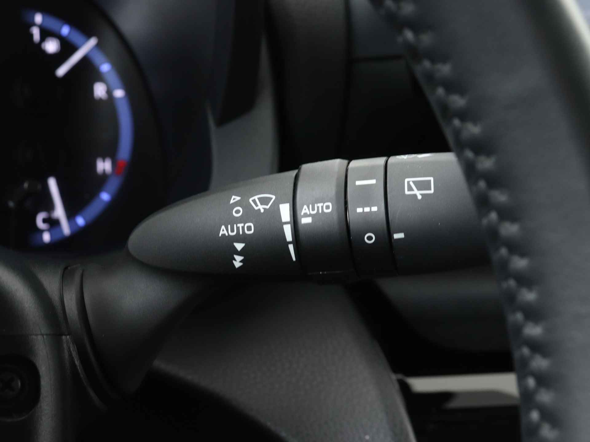 Toyota Yaris Cross 1.5 Hybrid Business Limited | Navigatie | Stoelverwarming | - 25/45