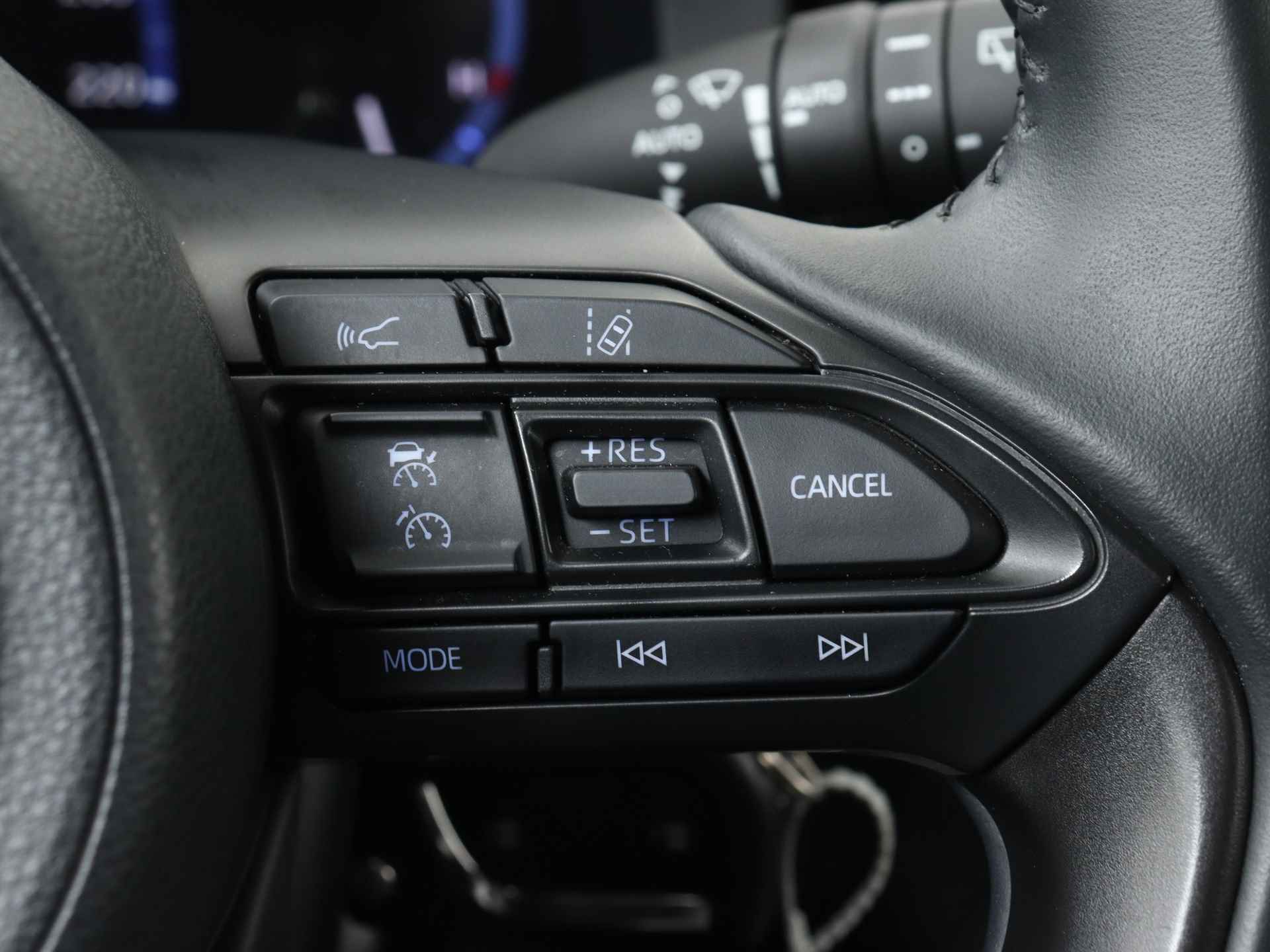 Toyota Yaris Cross 1.5 Hybrid Business Limited | Navigatie | Stoelverwarming | - 26/45