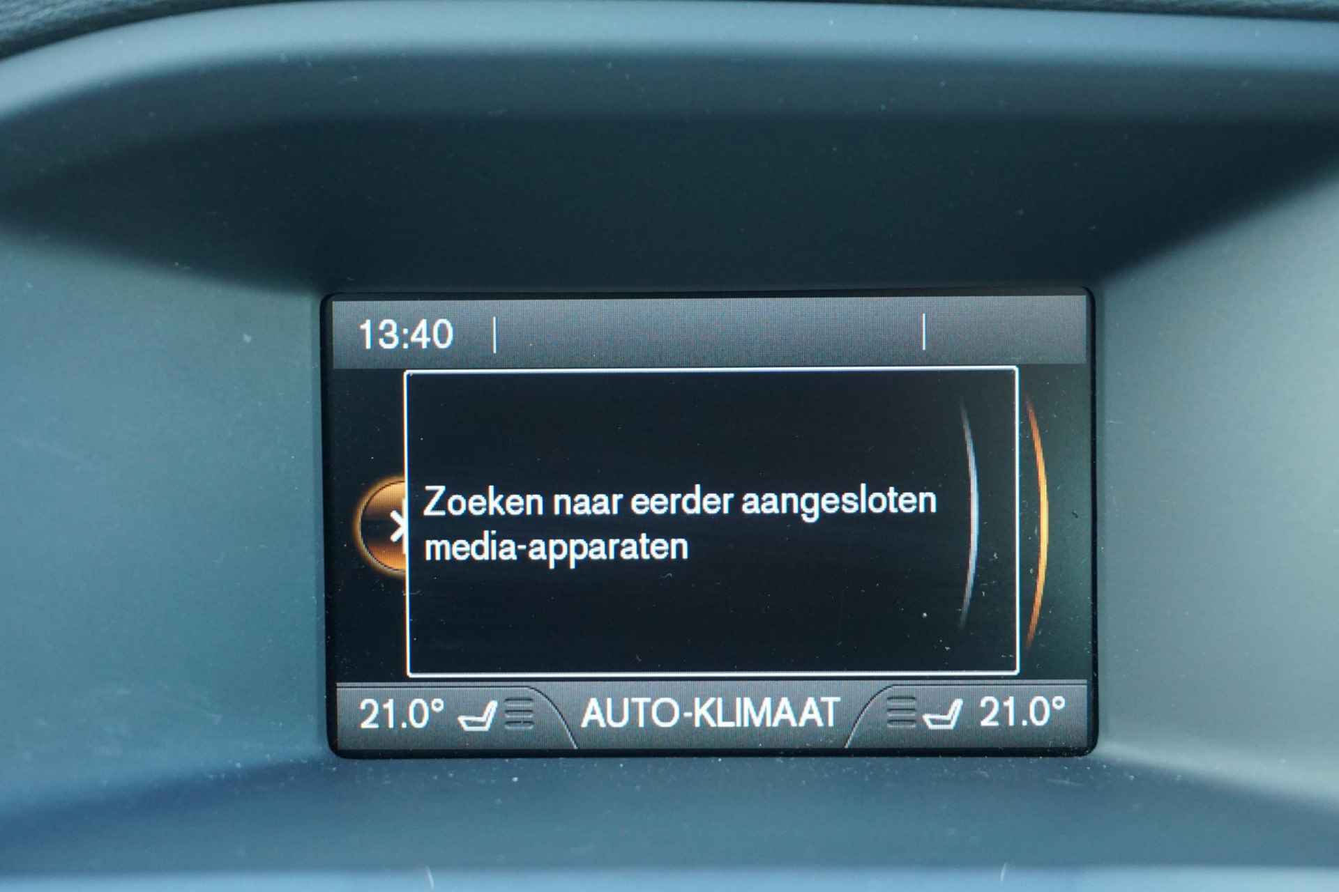 Volvo V60 2.0 D3 Momentum | Trekhaak | Leder | Bi-Xenon | Stoelverwarming | Family line | High performance audio | - 25/31