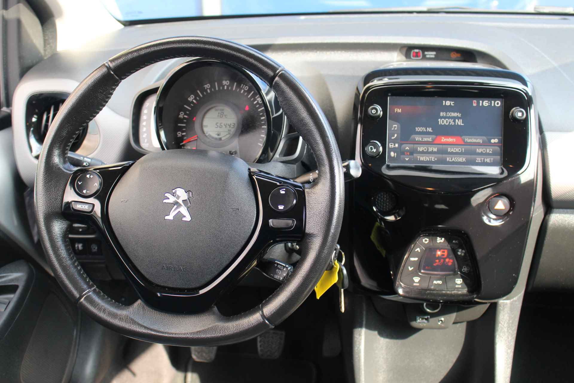 Peugeot 108 1.0 e-VTi Allure | Climate C. | Camera | Carplay | Privacy Glass | 15" LMV | - 13/32