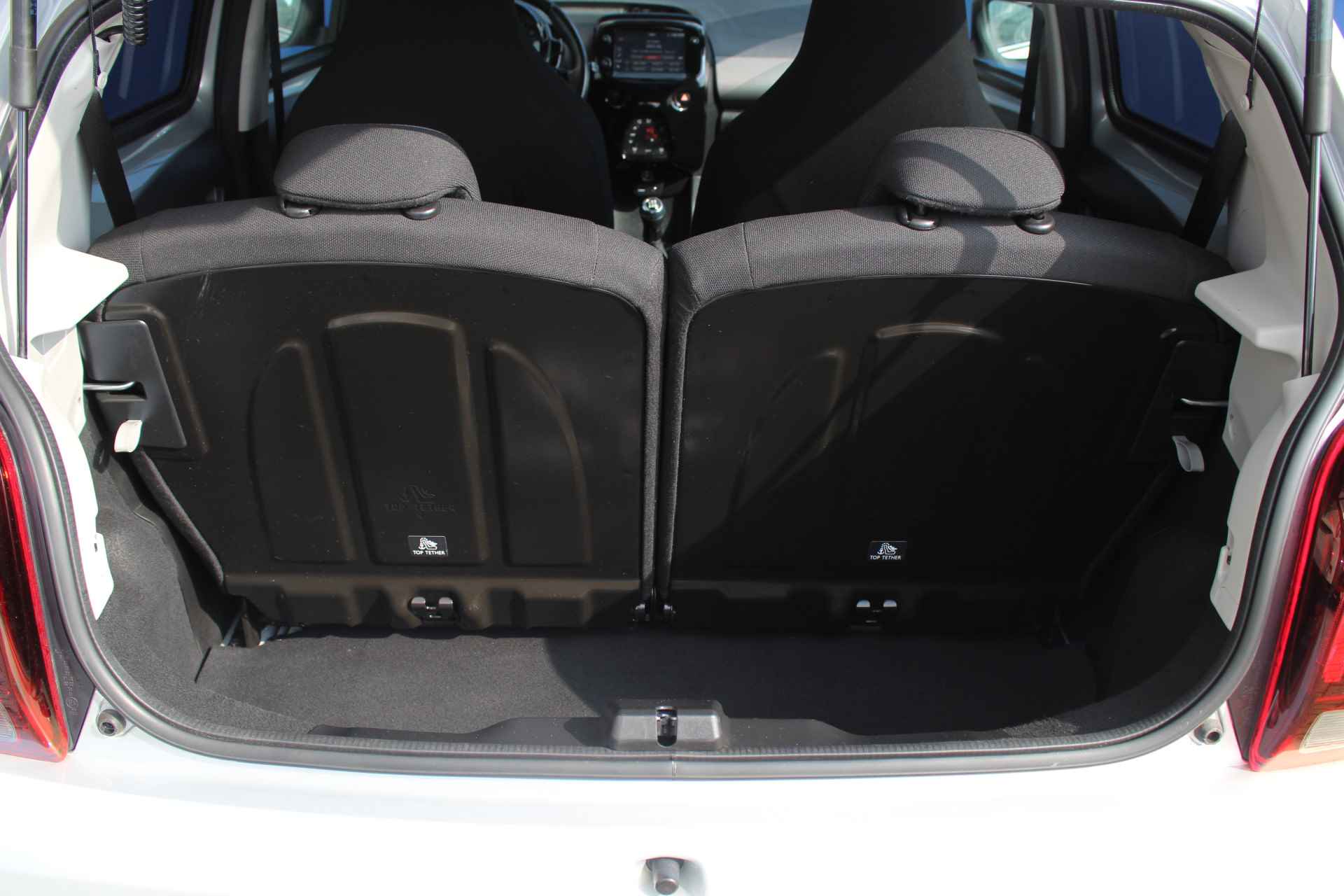 Peugeot 108 1.0 e-VTi Allure | Climate C. | Camera | Carplay | Privacy Glass | 15" LMV | - 27/32