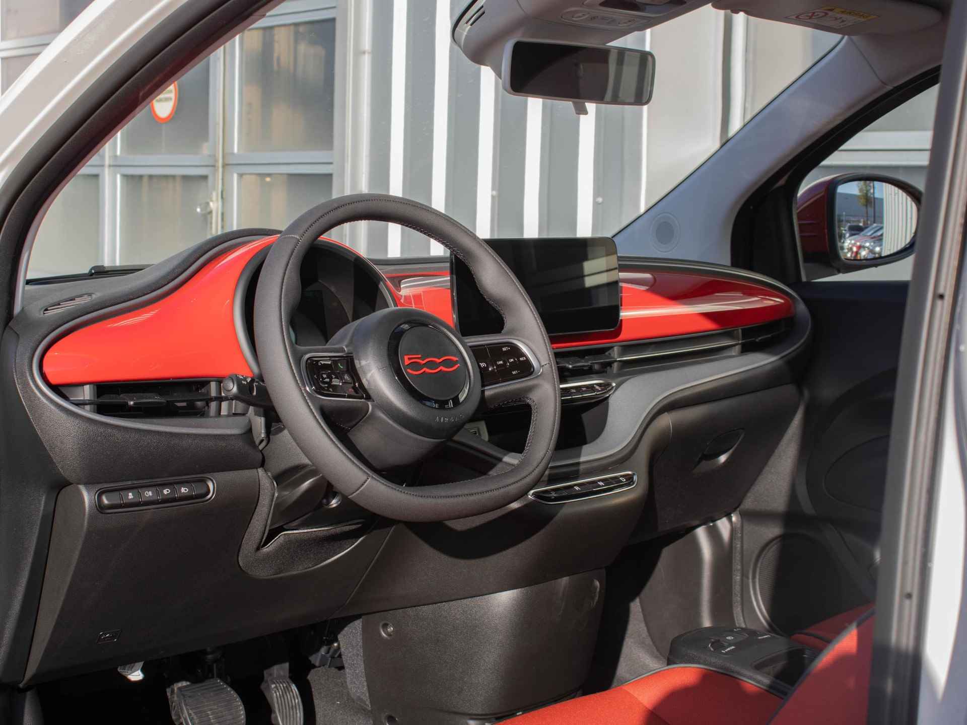 Fiat 500e RED Cabrio 42 kWh | Uit voorraad leverbaar ! | CarPlay | PDC | € 2.000,- Subsidie - 15/26
