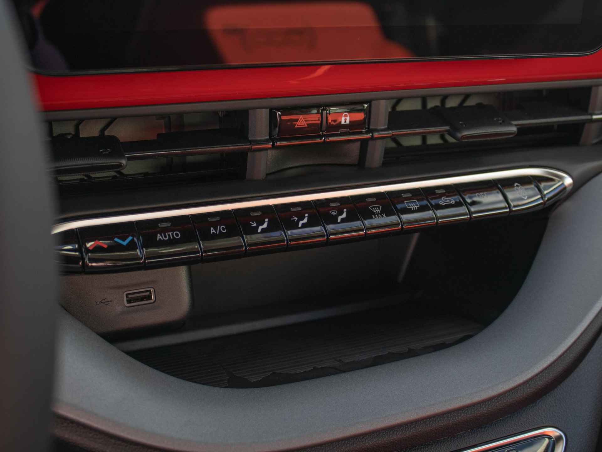 Fiat 500e RED Cabrio 42 kWh | Uit voorraad leverbaar ! | CarPlay | PDC | € 2.000,- Subsidie - 18/26