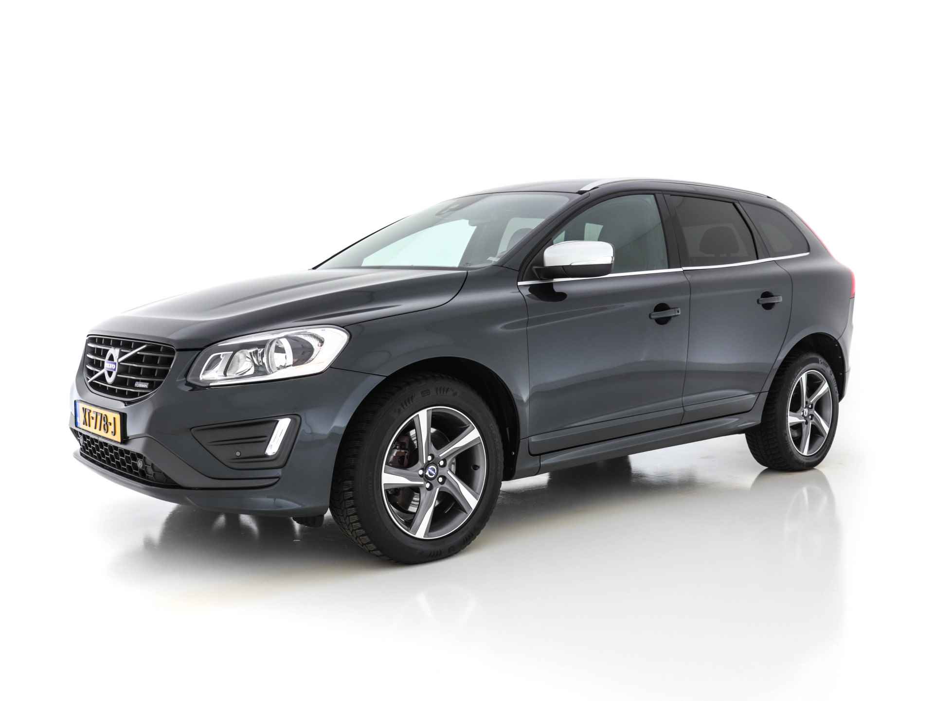 Volvo XC60 2.0 D4 FWD R-Design Business Pack Connect Aut. *NAVI-FULLMAP | LEDER-ALCANTARA | ECC | PDC | CRUISE* - 3/31