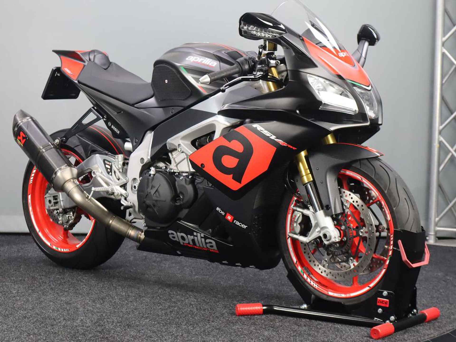 Aprilia RSV4 RR - 3/12