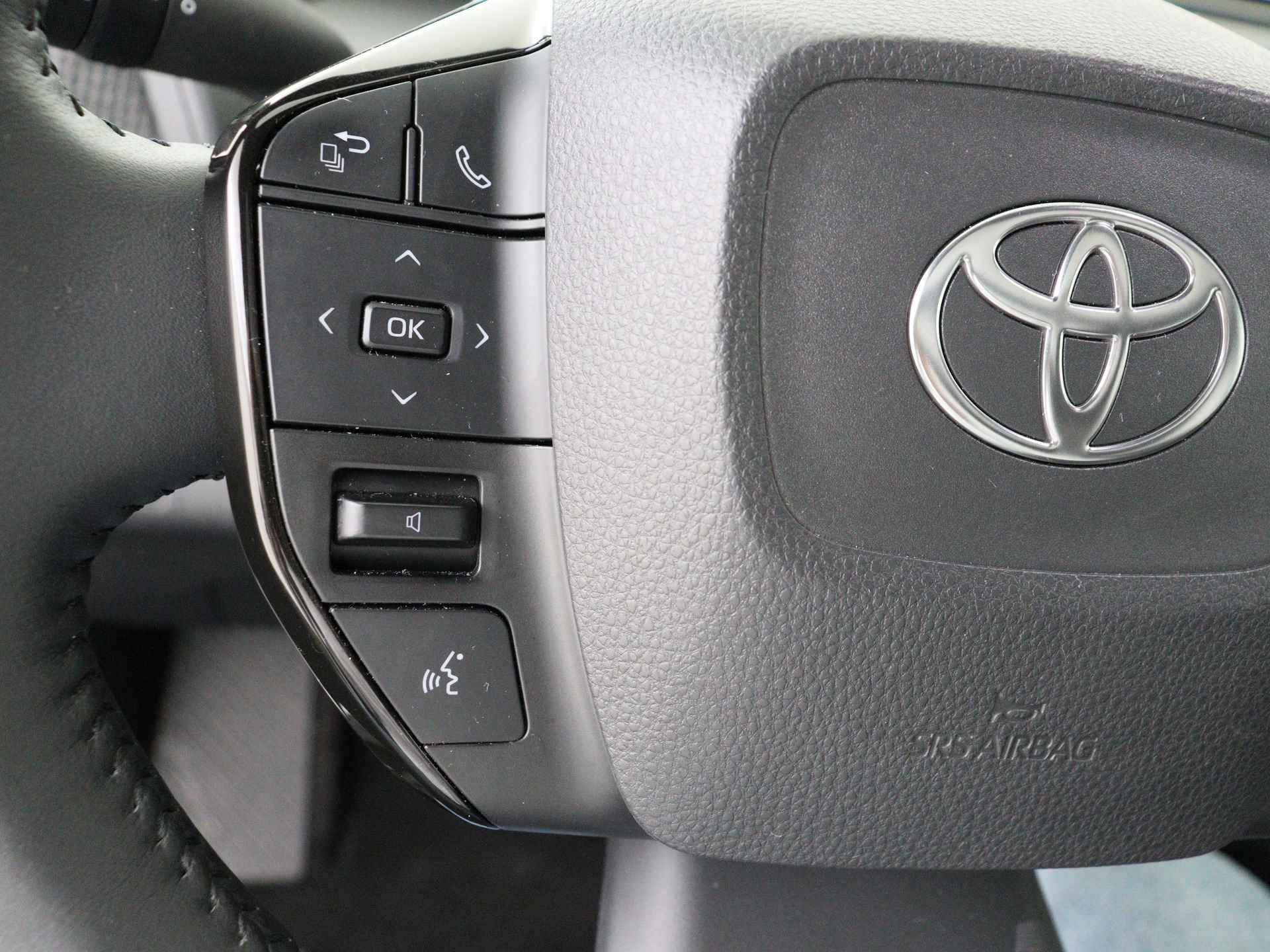 Toyota Bz4x Launch Edition Premium Bi-Tone uitvoering | Navigatie | Stoel&stuur verwarming | My T app | Panoramadak | Wegenbelasting vrij | Subsidie €2000,- aanvraag mogelijk. - 18/48