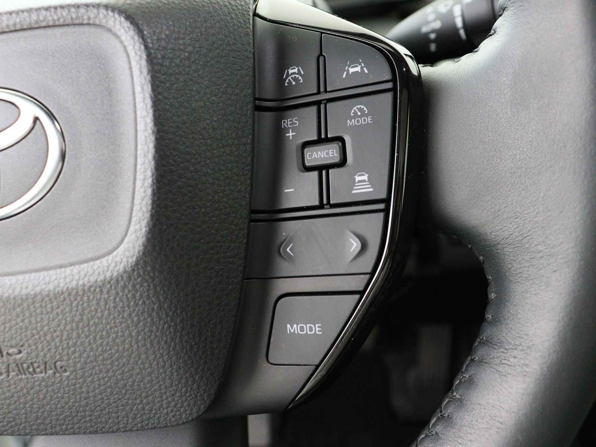Toyota Bz4x Launch Edition Premium Bi-Tone uitvoering | Navigatie | Stoel&stuur verwarming | My T app | Panoramadak | Wegenbelasting vrij | Subsidie €2000,- aanvraag mogelijk. - 19/48