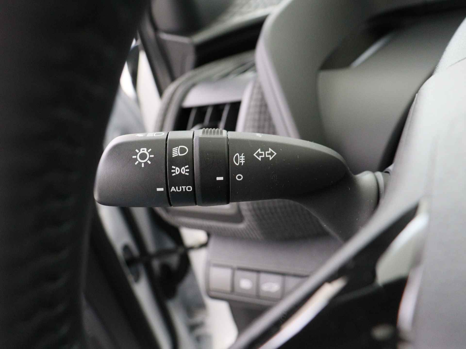 Toyota Bz4x Launch Edition Premium Bi-Tone uitvoering | Navigatie | Stoel&stuur verwarming | My T app | Panoramadak | Wegenbelasting vrij | Subsidie €2000,- aanvraag mogelijk. - 20/48