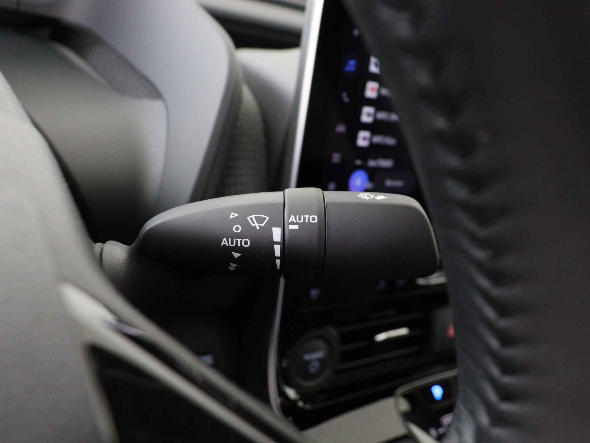 Toyota Bz4x Launch Edition Premium Bi-Tone uitvoering | Navigatie | Stoel&stuur verwarming | My T app | Panoramadak | Wegenbelasting vrij | Subsidie €2000,- aanvraag mogelijk. - 21/48