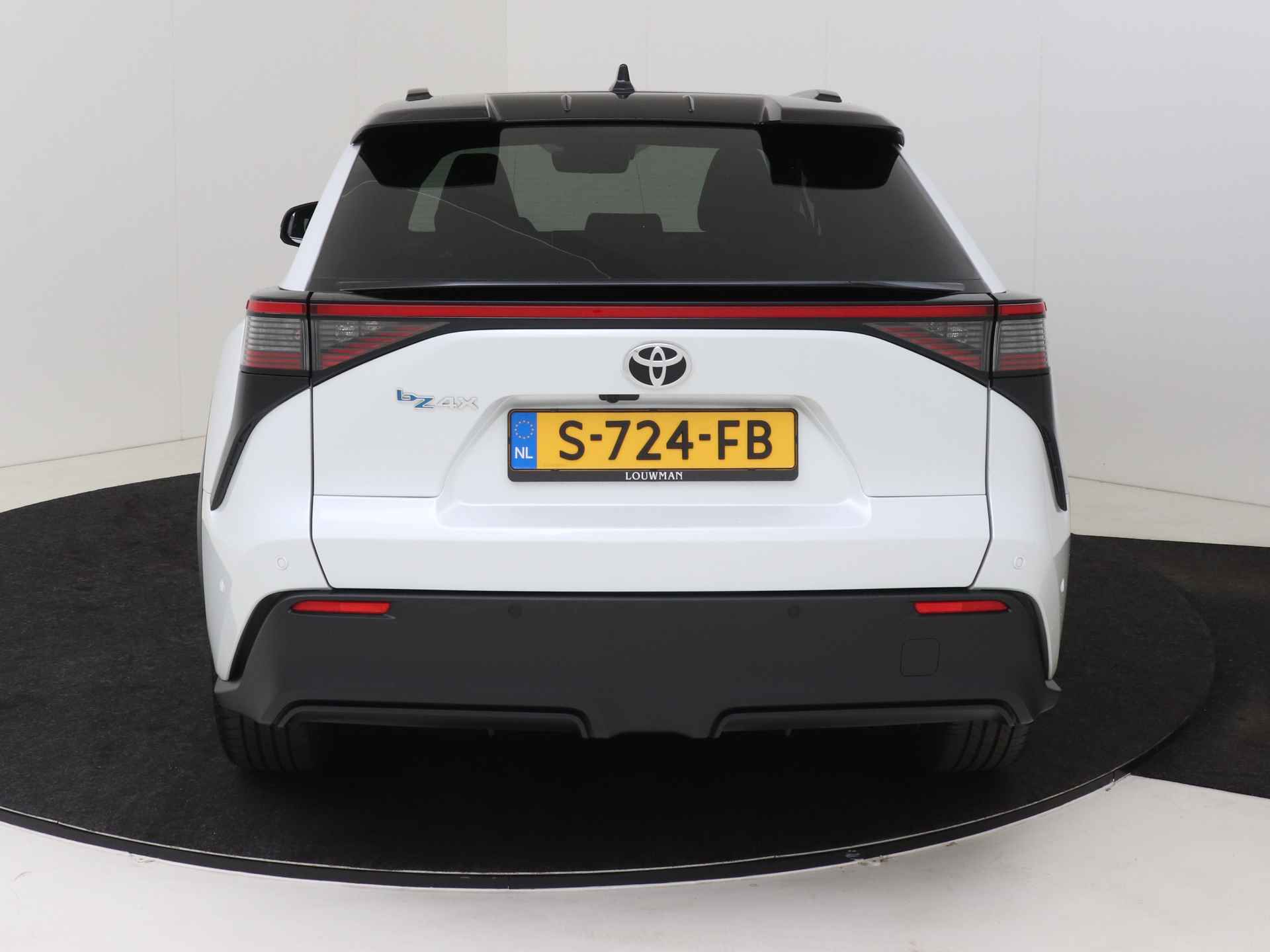 Toyota Bz4x Launch Edition Premium Bi-Tone uitvoering | Navigatie | Stoel&stuur verwarming | My T app | Panoramadak | Wegenbelasting vrij | Subsidie €2000,- aanvraag mogelijk. - 24/48
