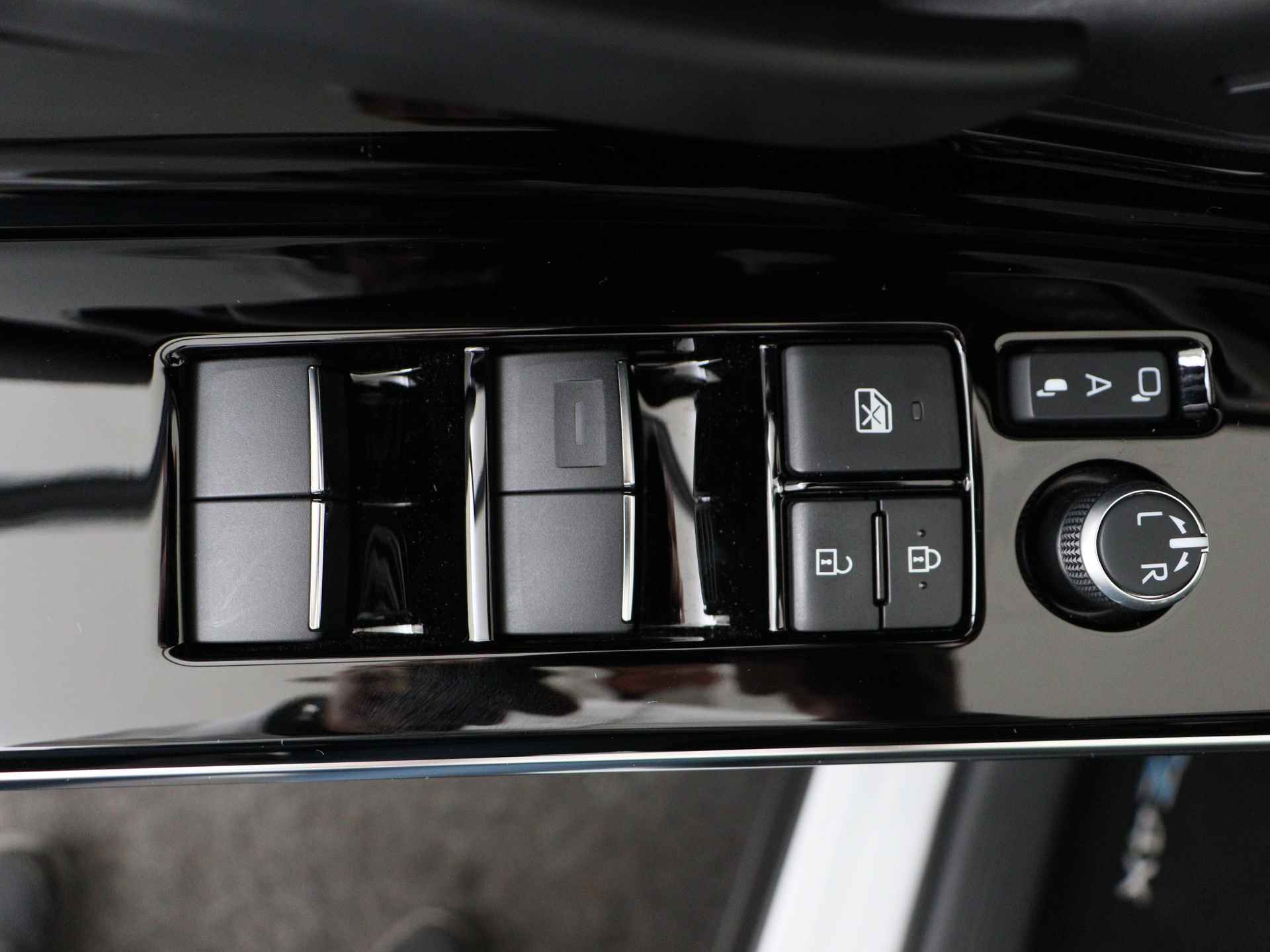 Toyota Bz4x Launch Edition Premium Bi-Tone uitvoering | Navigatie | Stoel&stuur verwarming | My T app | Panoramadak | Wegenbelasting vrij | Subsidie €2000,- aanvraag mogelijk. - 27/48