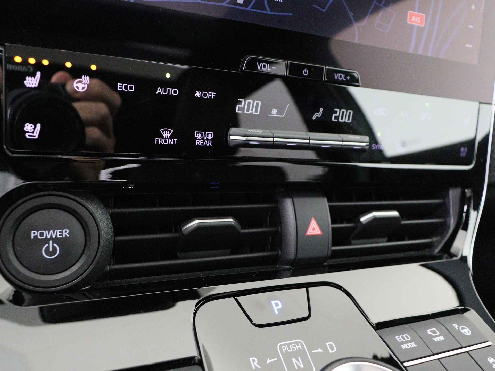 Toyota Bz4x Launch Edition Premium Bi-Tone uitvoering | Navigatie | Stoel&stuur verwarming | My T app | Panoramadak | Wegenbelasting vrij | Subsidie €2000,- aanvraag mogelijk. - 10/48