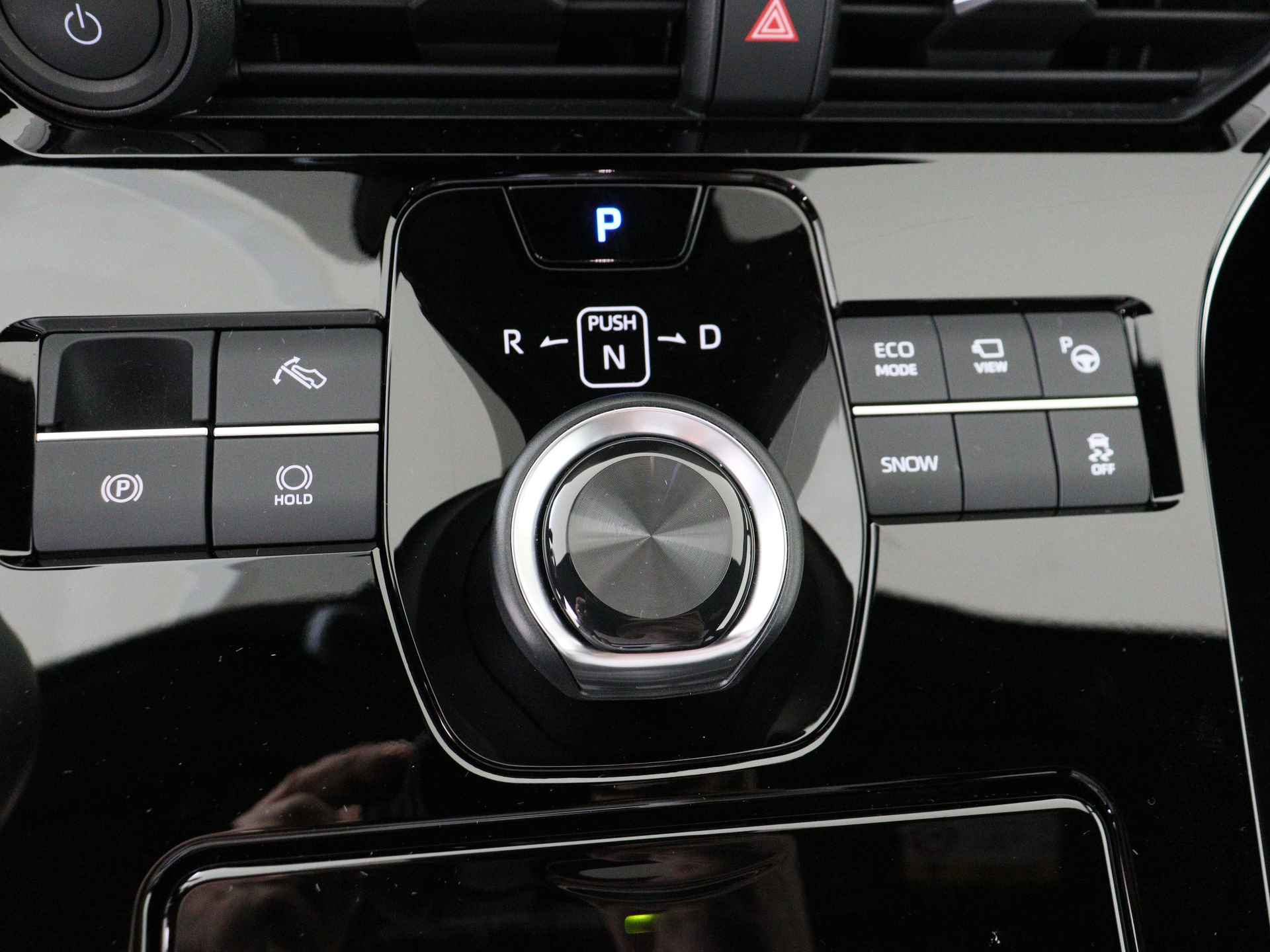 Toyota Bz4x Launch Edition Premium Bi-Tone uitvoering | Navigatie | Stoel&stuur verwarming | My T app | Panoramadak | Wegenbelasting vrij | Subsidie €2000,- aanvraag mogelijk. - 11/48