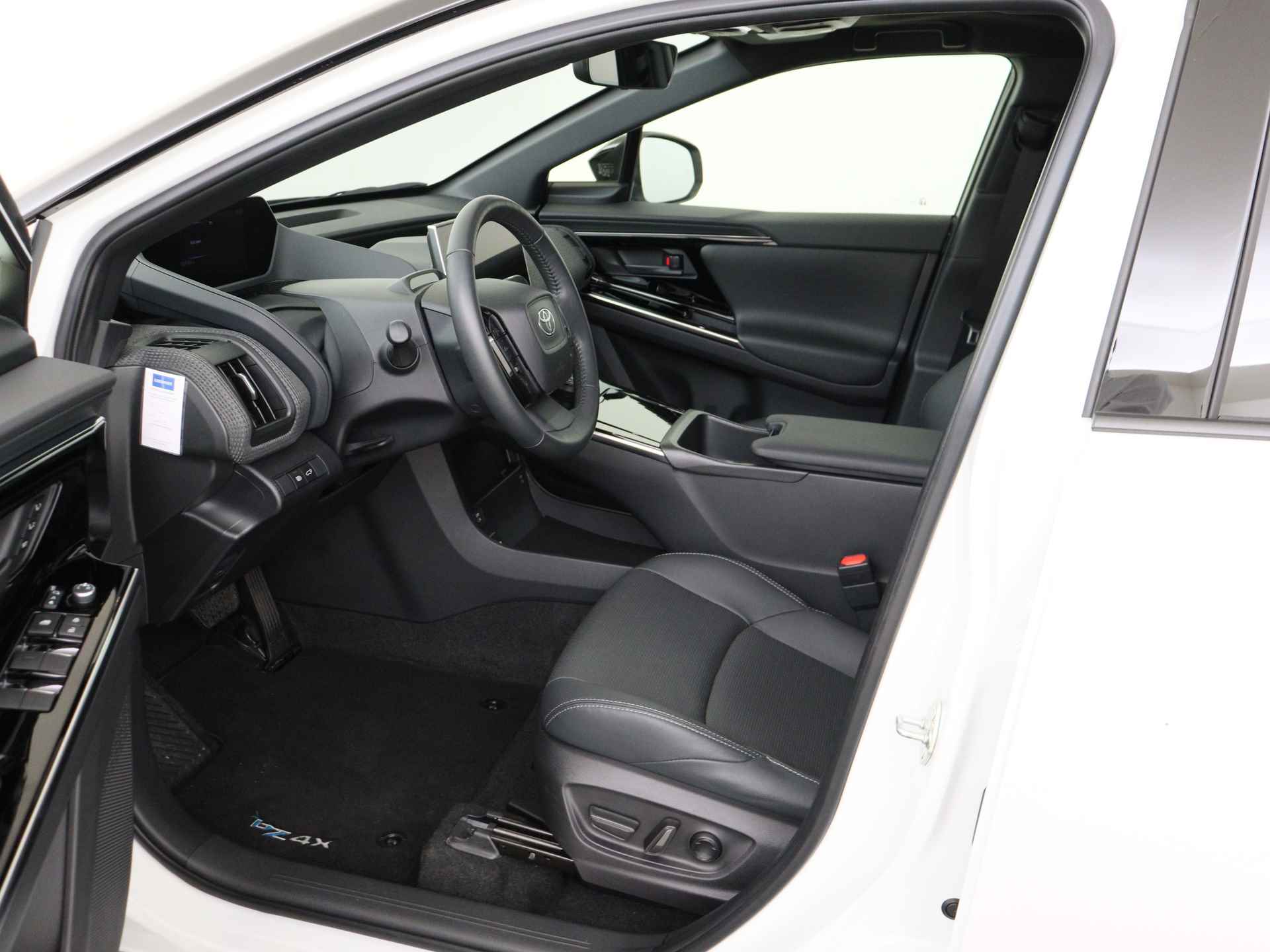 Toyota Bz4x Launch Edition Premium Bi-Tone uitvoering | Navigatie | Stoel&stuur verwarming | My T app | Panoramadak | Wegenbelasting vrij | Subsidie €2000,- aanvraag mogelijk. - 15/48