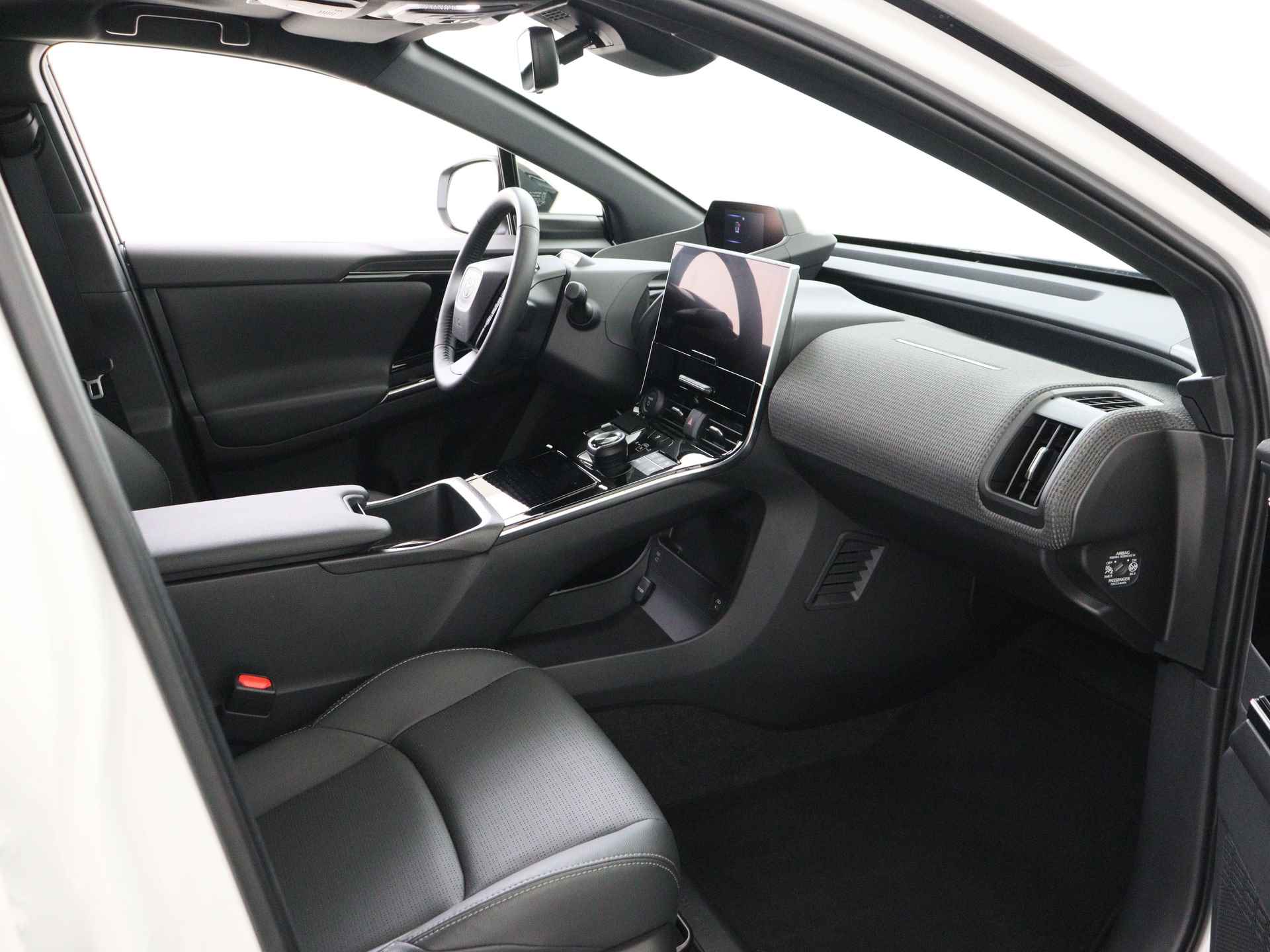 Toyota Bz4x Launch Edition Premium Bi-Tone uitvoering | Navigatie | Stoel&stuur verwarming | My T app | Panoramadak | Wegenbelasting vrij | Subsidie €2000,- aanvraag mogelijk. - 25/48