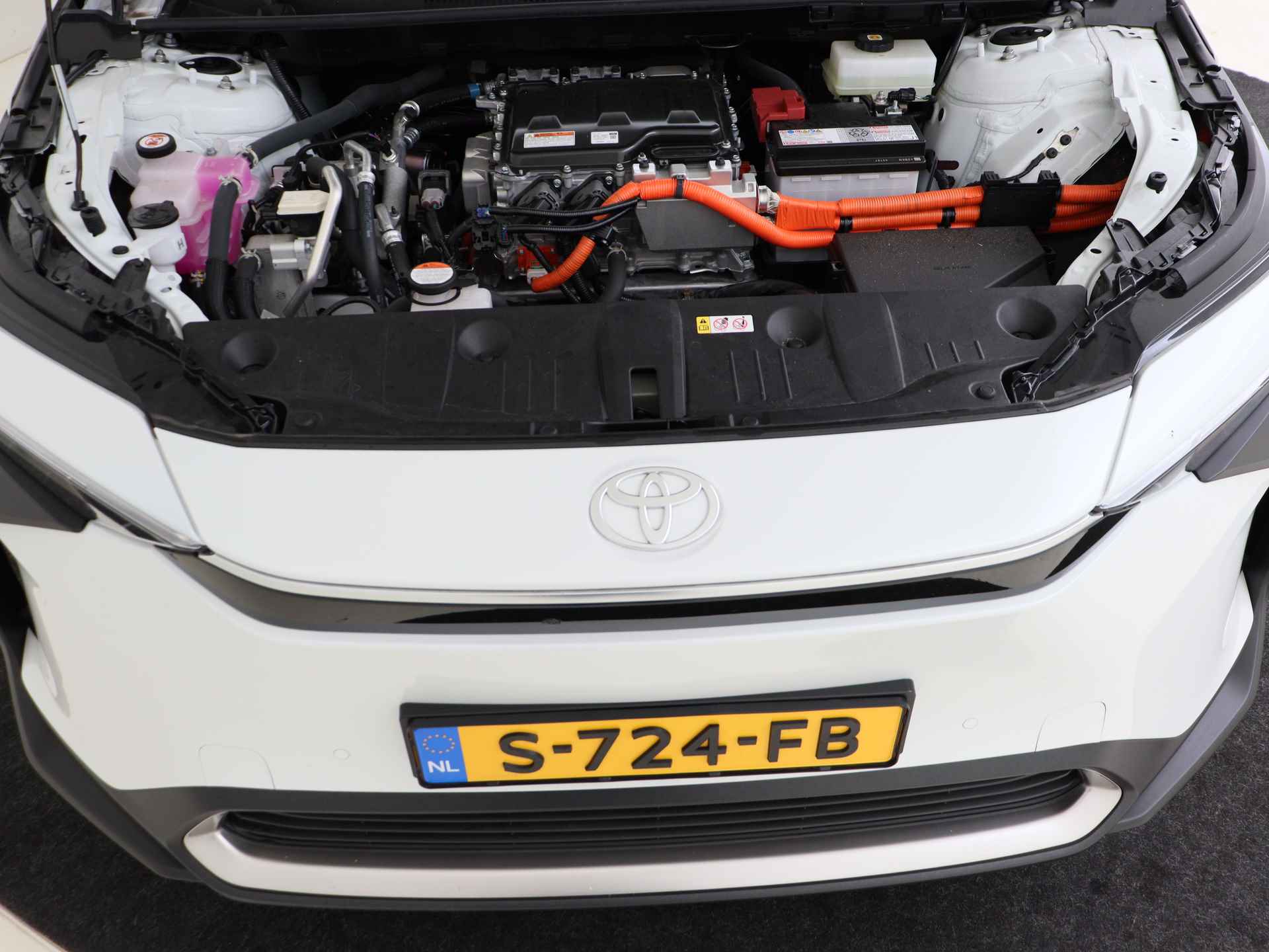 Toyota Bz4x Launch Edition Premium Bi-Tone uitvoering | Navigatie | Stoel&stuur verwarming | My T app | Panoramadak | Wegenbelasting vrij | Subsidie €2000,- aanvraag mogelijk. - 45/48
