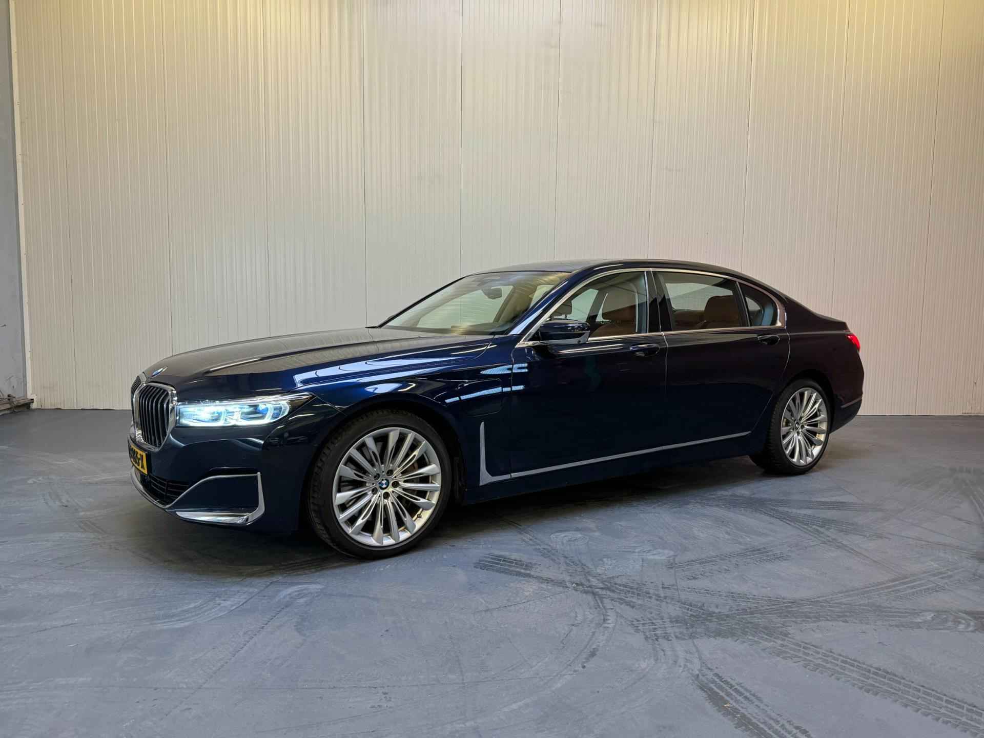 BMW 7-serie 745Le AUT. xDrive High Executive CarbonCore PANO NAVI CAMERA LEDER AMBIANCEVERLICHTING MEMORY - 3/58