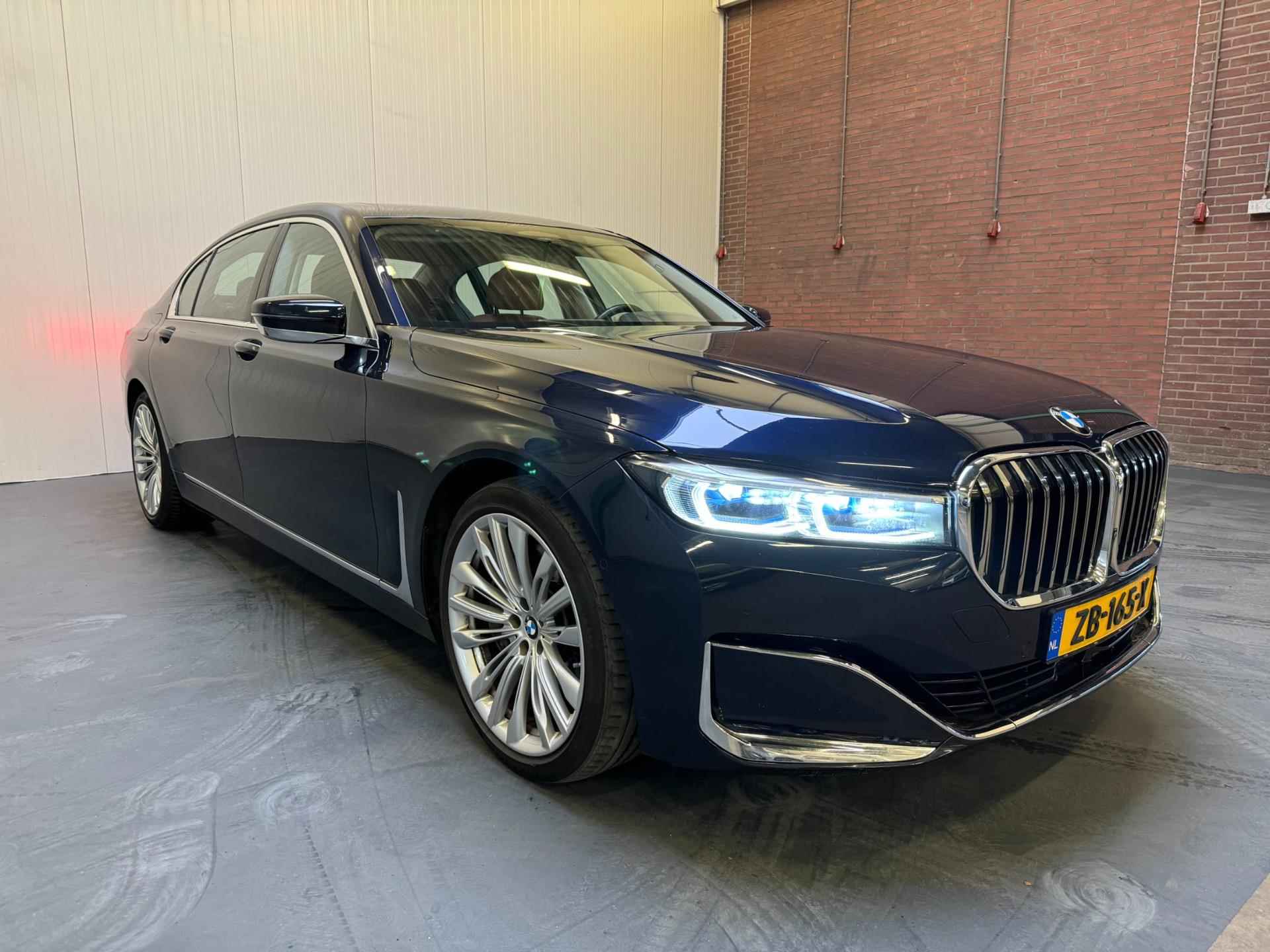 BMW 7-serie 745Le AUT. xDrive High Executive CarbonCore PANO NAVI CAMERA LEDER AMBIANCEVERLICHTING MEMORY - 4/58