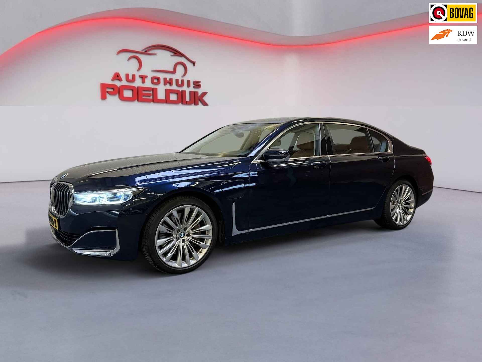 BMW 7-serie 745Le AUT. xDrive High Executive CarbonCore PANO NAVI CAMERA LEDER AMBIANCEVERLICHTING MEMORY - 1/58