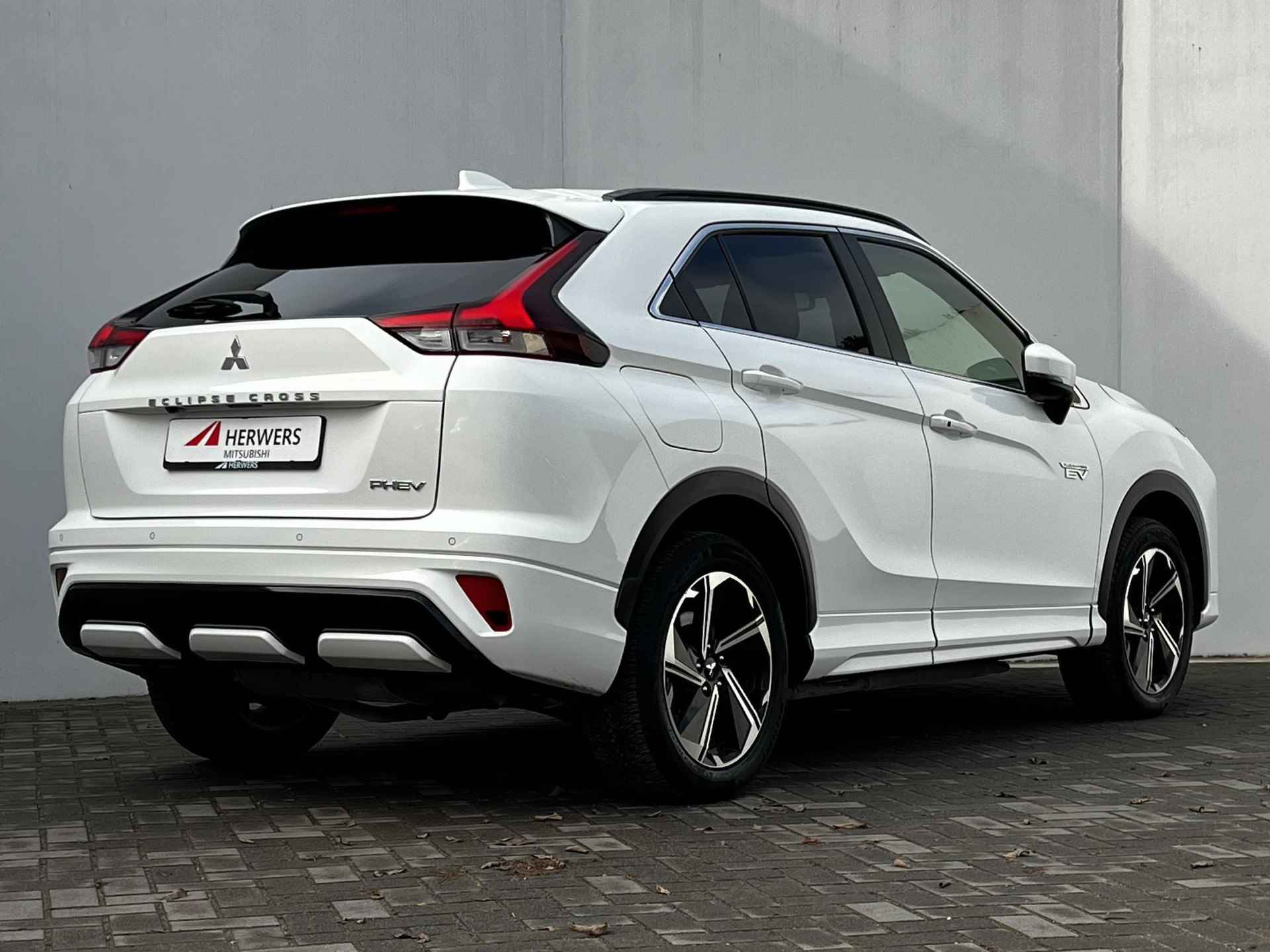 Mitsubishi Eclipse Cross 2.4 PHEV Prestige Automaat / Trekgewicht 1.500 kg / Schuif- kanteldak / Navigatie / Camera / Apple Carplay Android / - 3/53