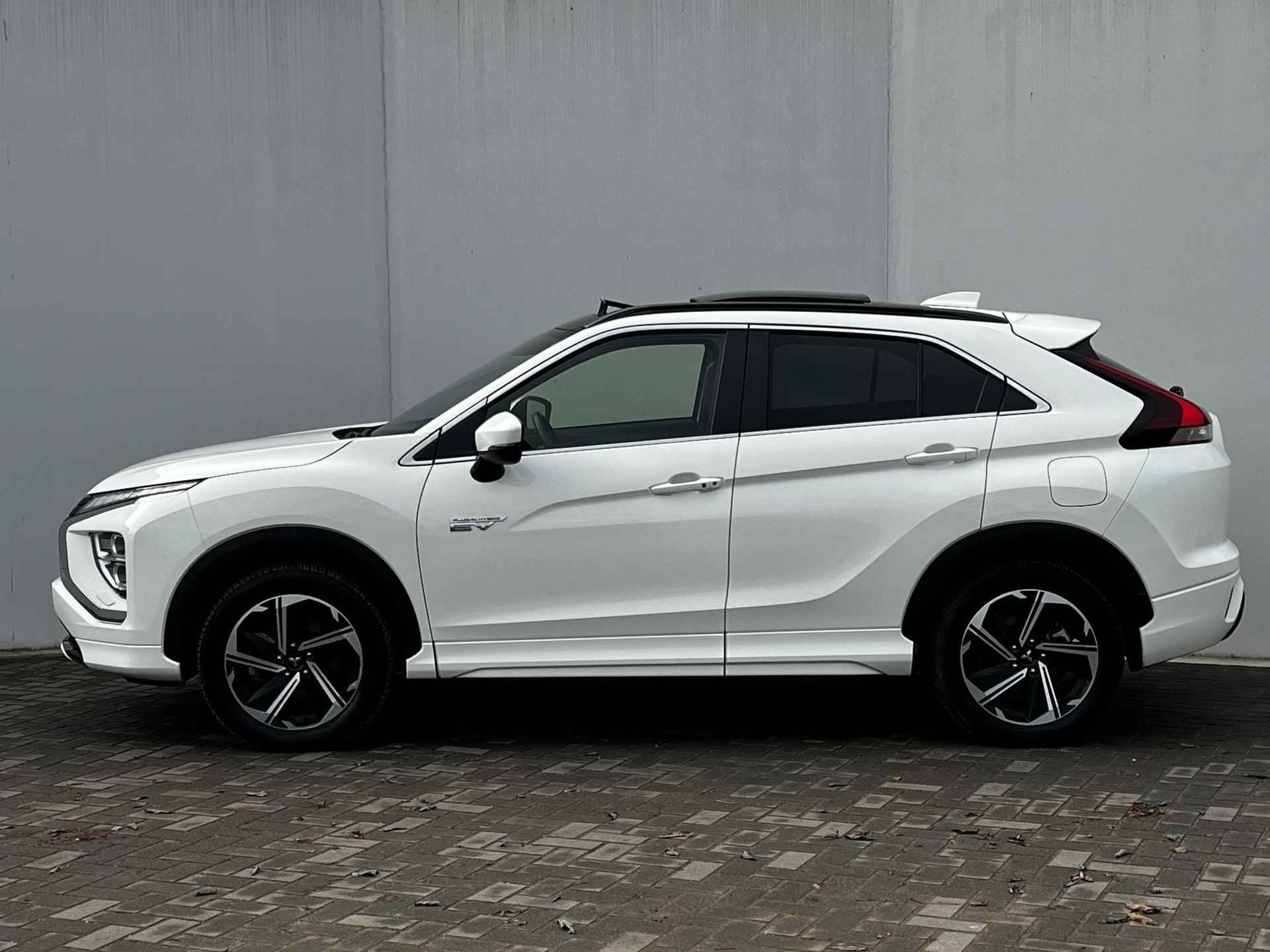 Mitsubishi Eclipse Cross 2.4 PHEV Prestige Automaat / Trekgewicht 1.500 kg / Schuif- kanteldak / Navigatie / Camera / Apple Carplay Android / - 10/53