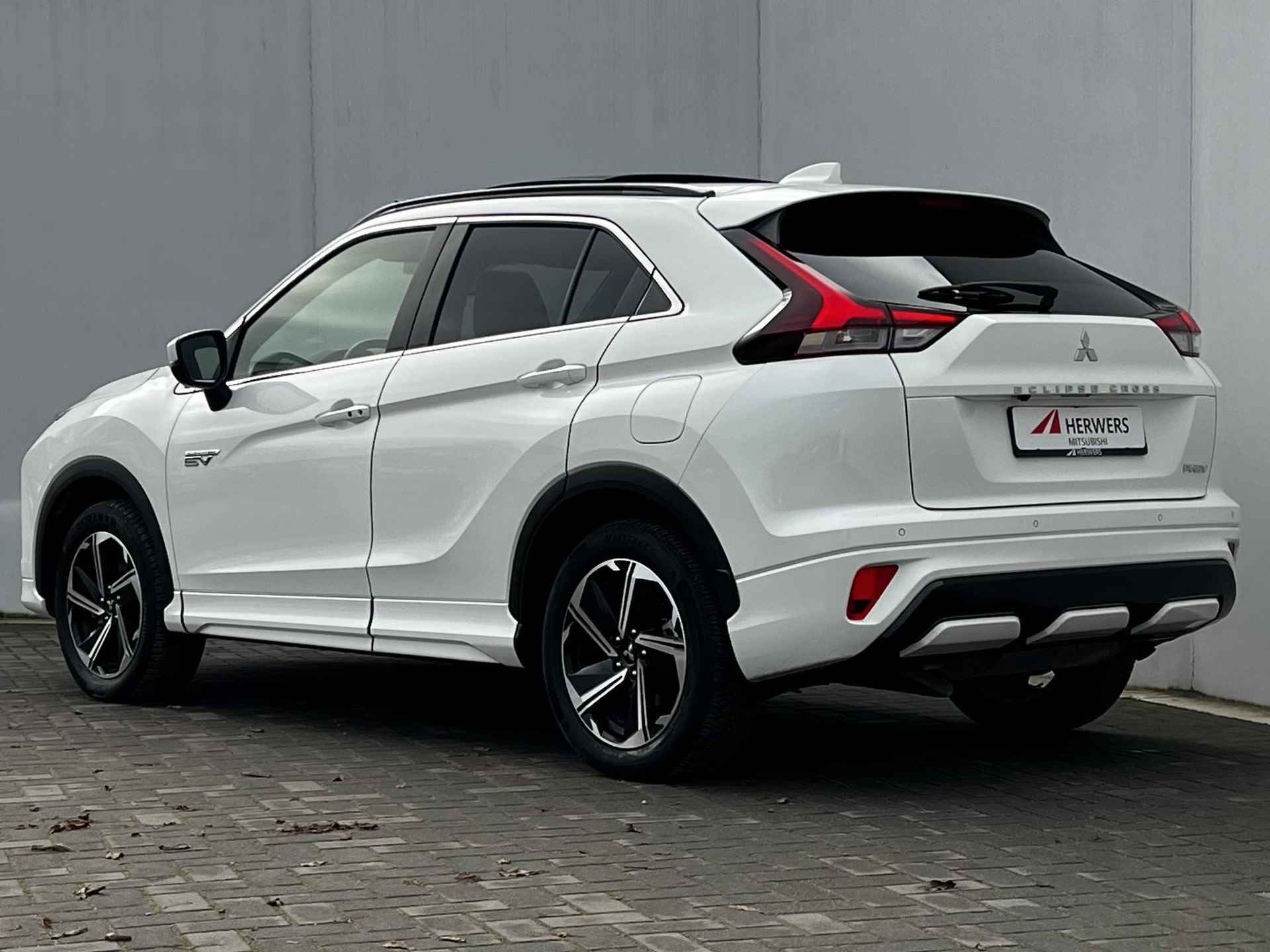 Mitsubishi Eclipse Cross 2.4 PHEV Prestige Automaat / Trekgewicht 1.500 kg / Schuif- kanteldak / Navigatie / Camera / Apple Carplay Android / - 19/53