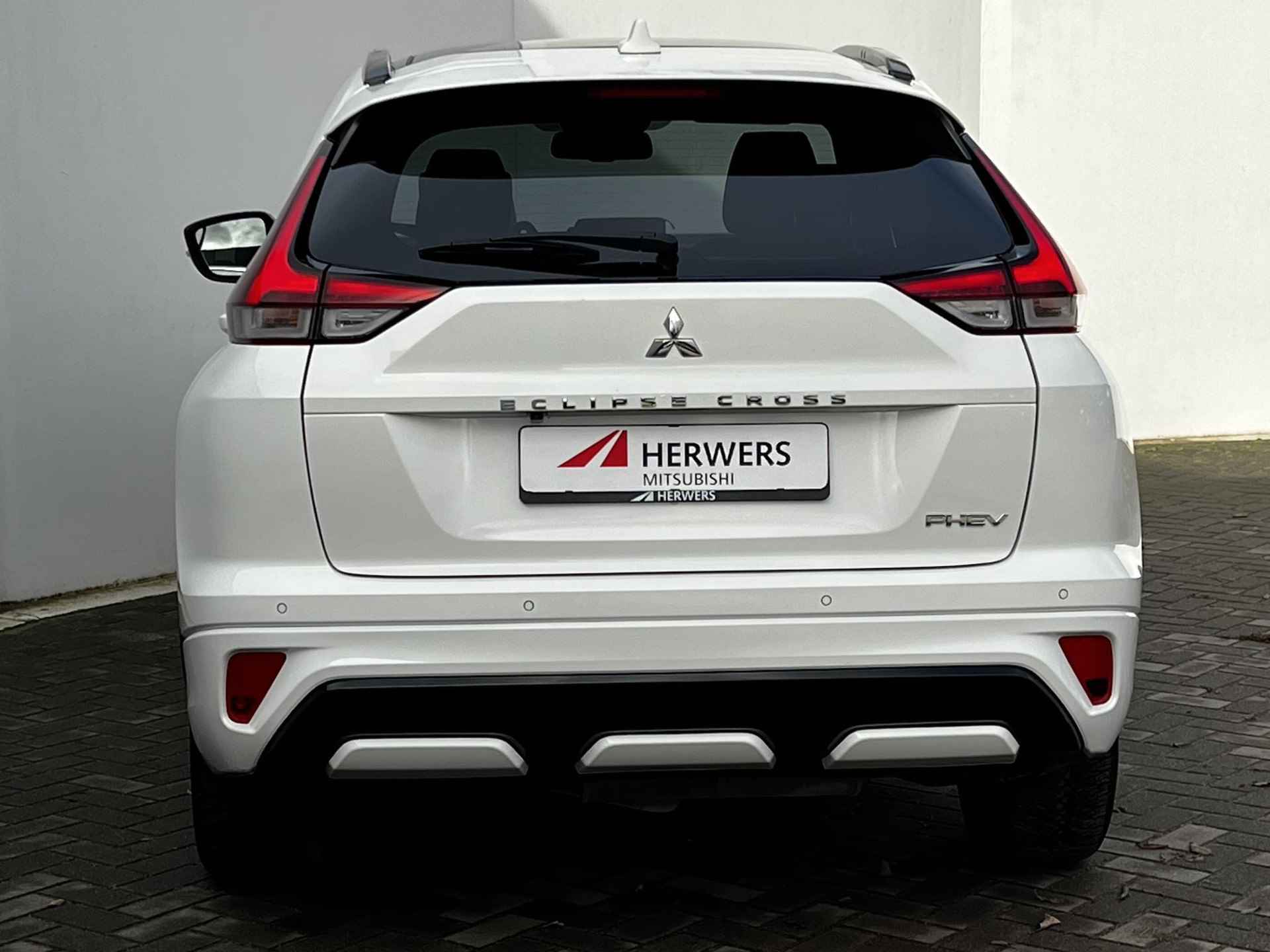 Mitsubishi Eclipse Cross 2.4 PHEV Prestige Automaat / Trekgewicht 1.500 kg / Schuif- kanteldak / Navigatie / Camera / Apple Carplay Android / - 45/53