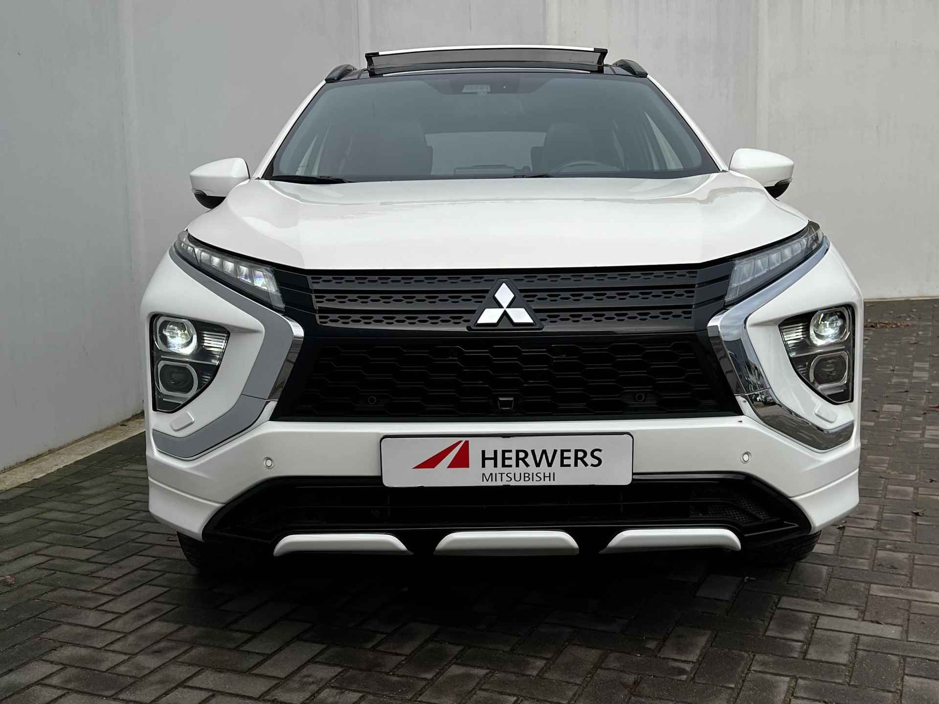 Mitsubishi Eclipse Cross 2.4 PHEV Prestige Automaat / Trekgewicht 1.500 kg / Schuif- kanteldak / Navigatie / Camera / Apple Carplay Android / - 51/53