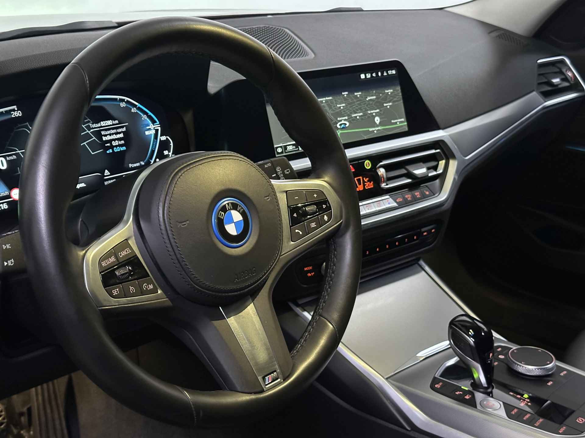 BMW 3 Serie Touring 320e Sportline Plug in Hybrid PHEV | Half Lederen Sporstoelen Verwarmd | M Sportstuur | Apple Carplay | Virtual Cockpit | Navigatie | Camera | DAB | - 32/41