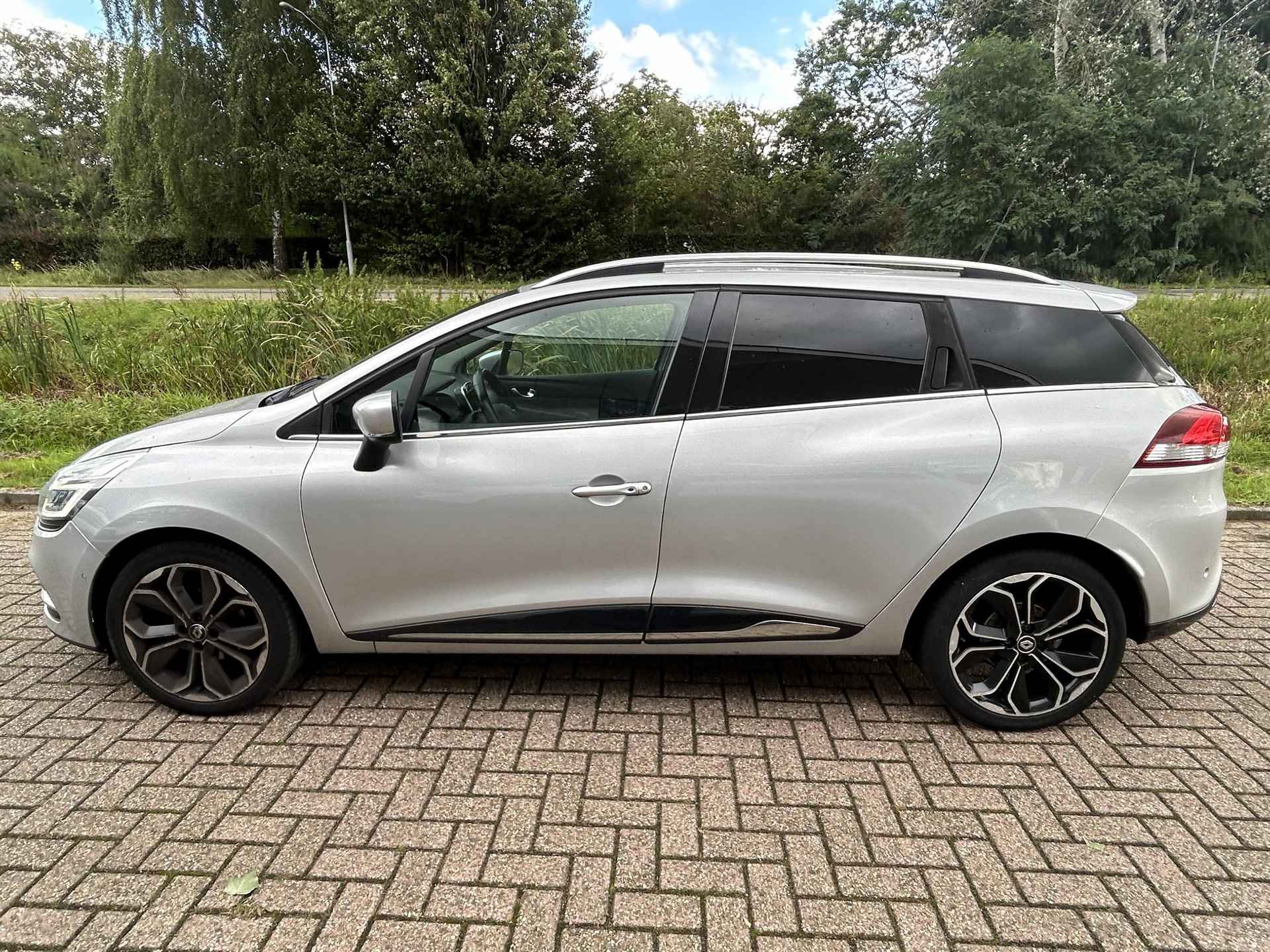 Renault Clio Estate 1.2 TCe 120 EDC Intens | 1e eigenaar + dealer onderhouden! | Automaat | Navi | Clima | Cruise | Keyless | LM velgen 17" | PDC V+A + Camera - 8/23