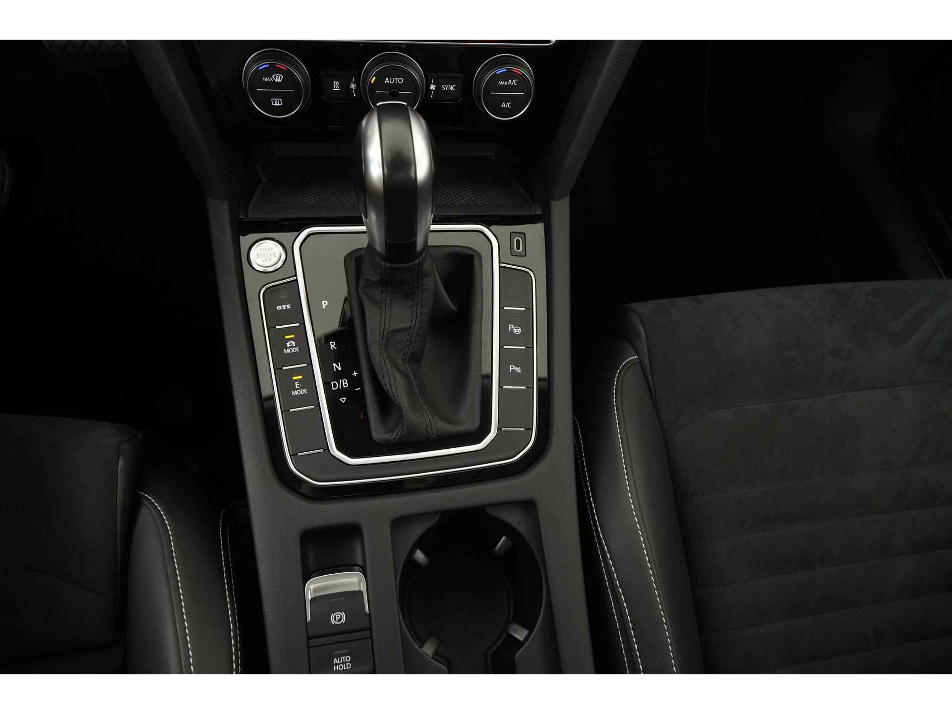 Volkswagen Passat Variant 1.4 TSI PHEV GTE Business | Panoramadak | Virtual Cockpit | Camera | Zondag Open! - 13/51