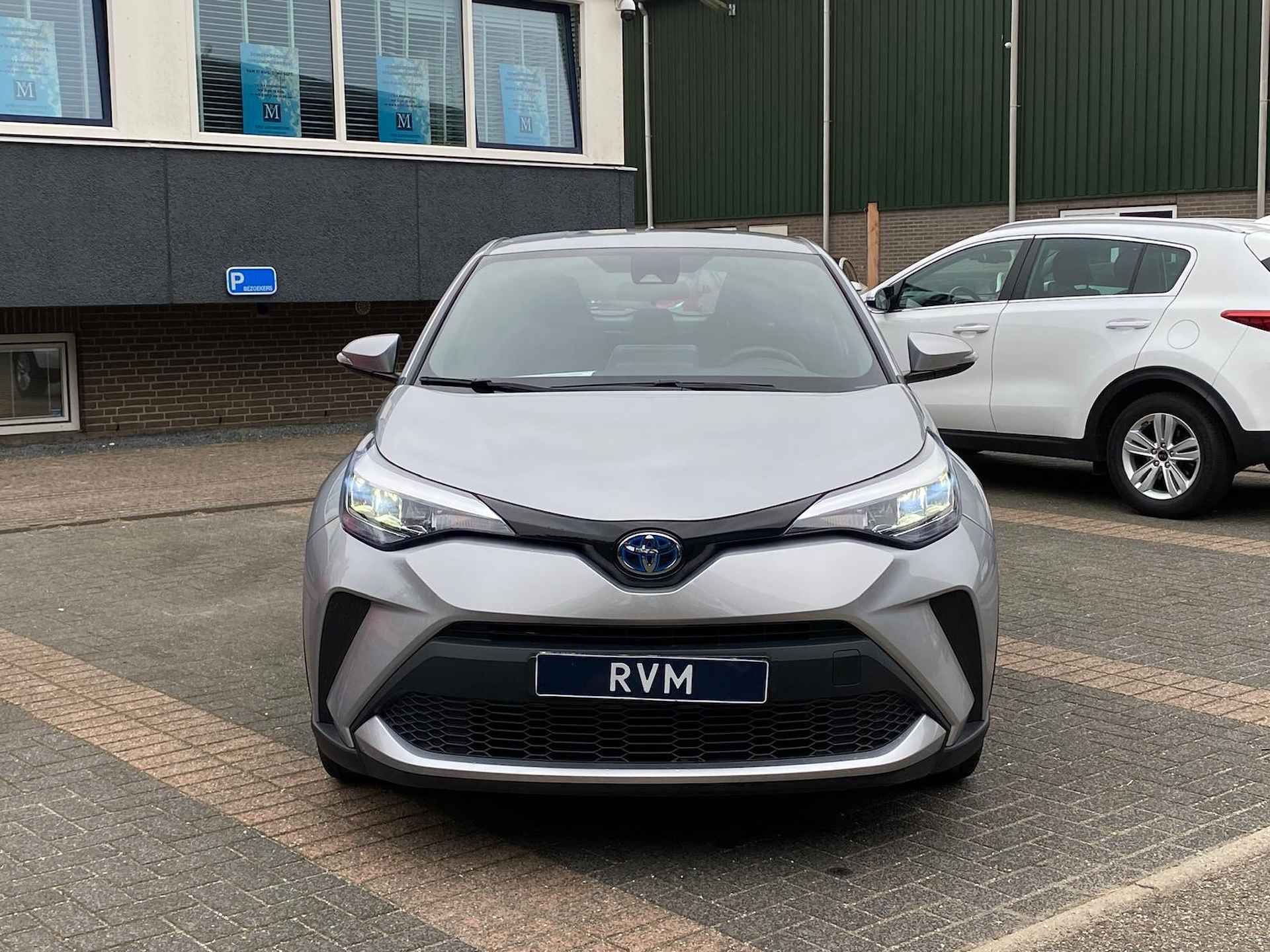 Toyota C-HR 1.8 Hybrid Dynamic VAN 26.900 VOOR 24.899 UW ZOMERVOORDEEL 2.001! | CAMERA | - 3/24