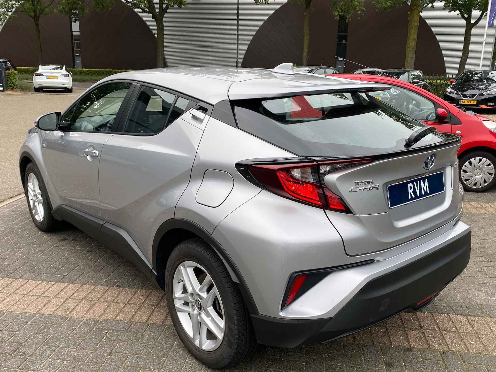 Toyota C-HR 1.8 Hybrid Dynamic VAN 26.900 VOOR 24.899 UW ZOMERVOORDEEL 2.001! | CAMERA | - 6/24